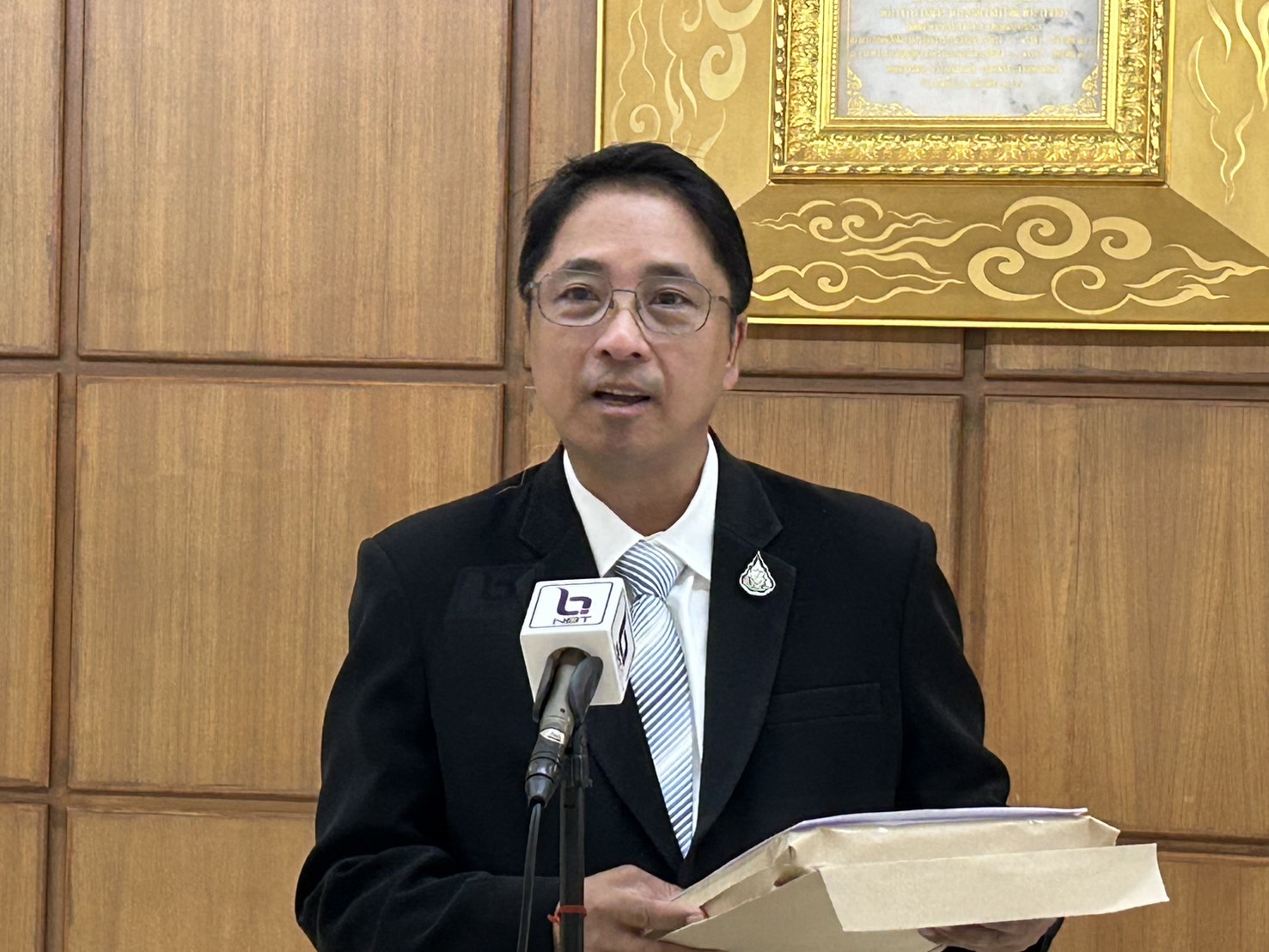 ธีรยุทธ ยื่นคำวินิจฉัยศาลรัฐธรรมนูญ จี้ กกต. เร่งยุบก้าวไกล-ภูมิใจไทย