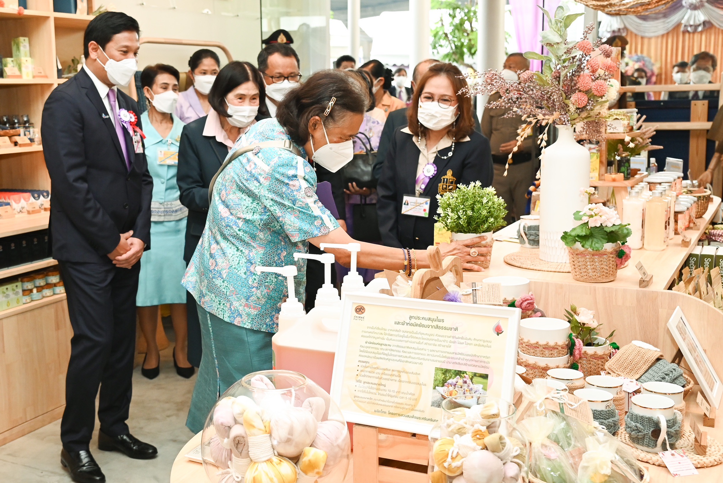 กรมสมเด็จพระเทพฯ เสด็จฯทรงเปิดร้านภัทรพัฒน์ มูลนิธิชัยพัฒนา