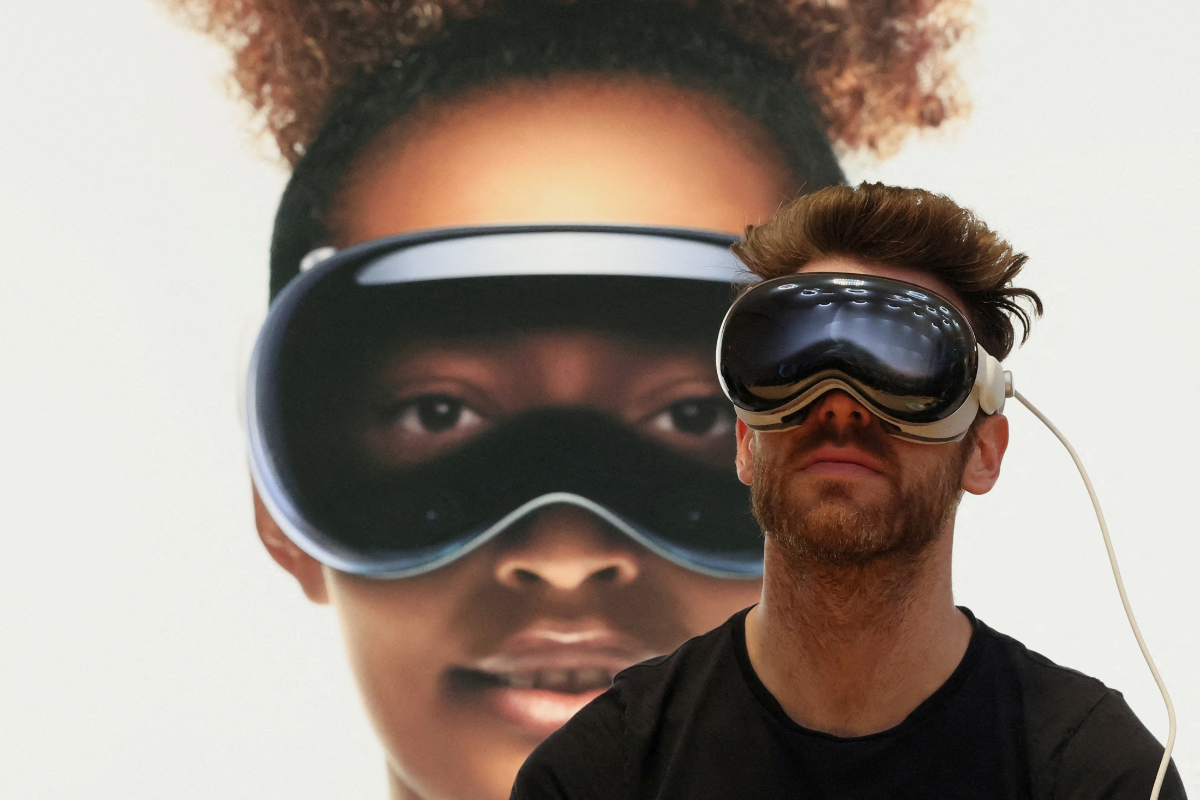 พลังแห่ง Apple Vision Pro ดันราคาเครื่องหิ้วทะลุ 180,000 บาท