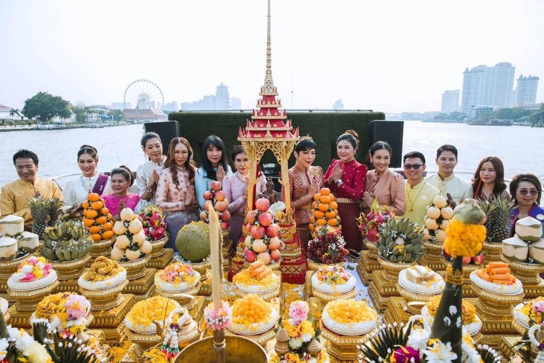ครั้งแรก! กับงานพิธีบวงสรวงบวงสรวง วัตถุมงคล กลางแม่น้ำเจ้าพระยา