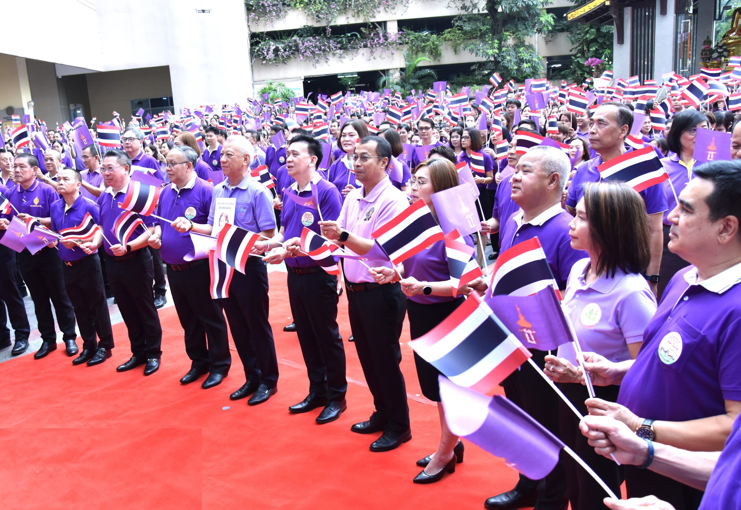 แรงงานทั่วประเทศใส่เสื้อม่วง แสดงความจงรักภักดี แด่กรมสมเด็จพระเทพฯ