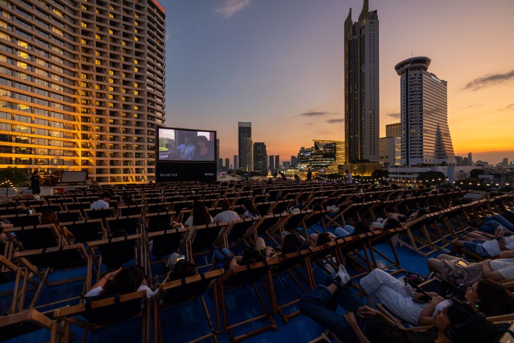 Skyline Film ดูหนังบนดาดฟ้า