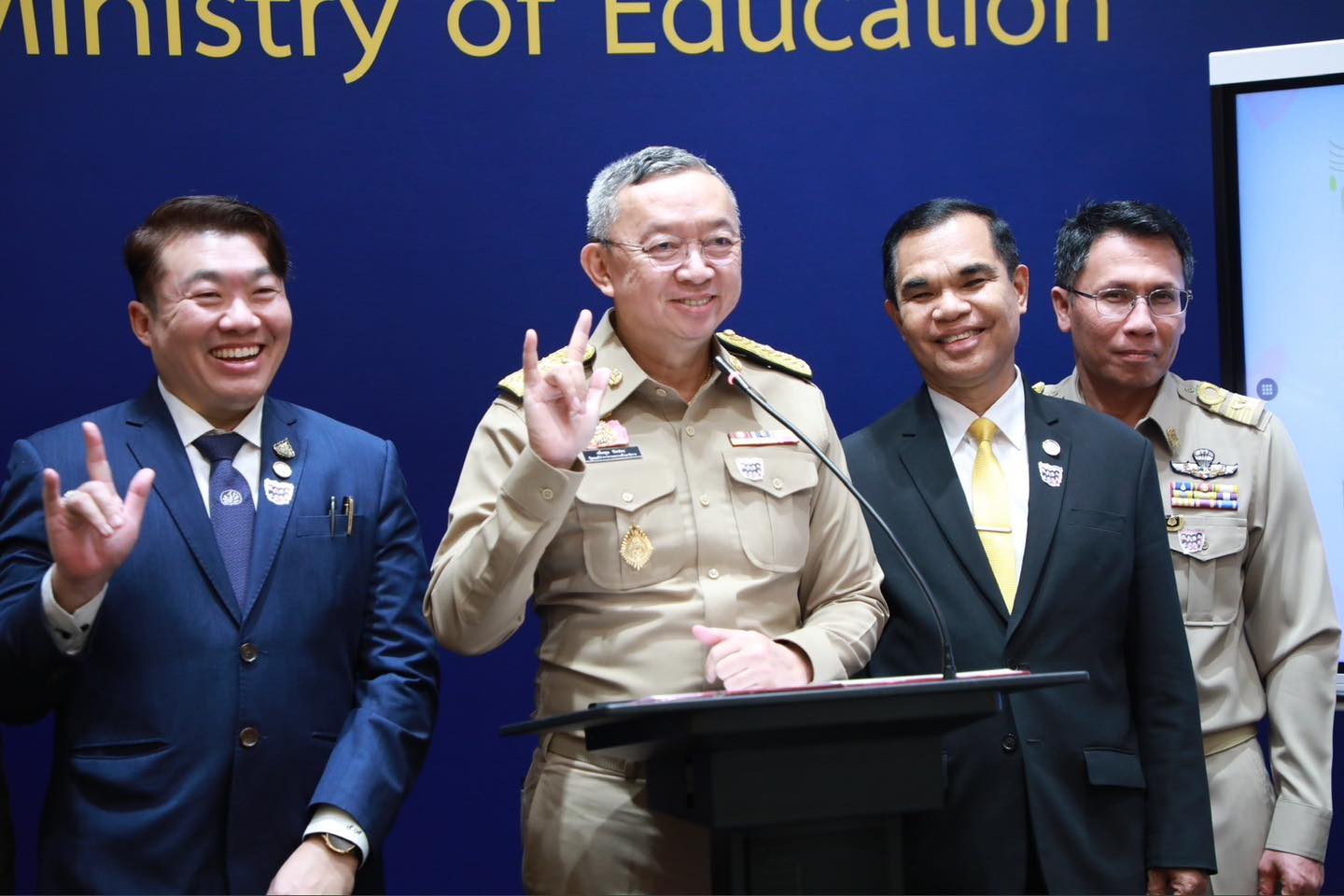 ศธ.จัด 14 โครงการแห่งความรัก เป็นของขวัญวาเลนไทน์ ครู-นักเรียน