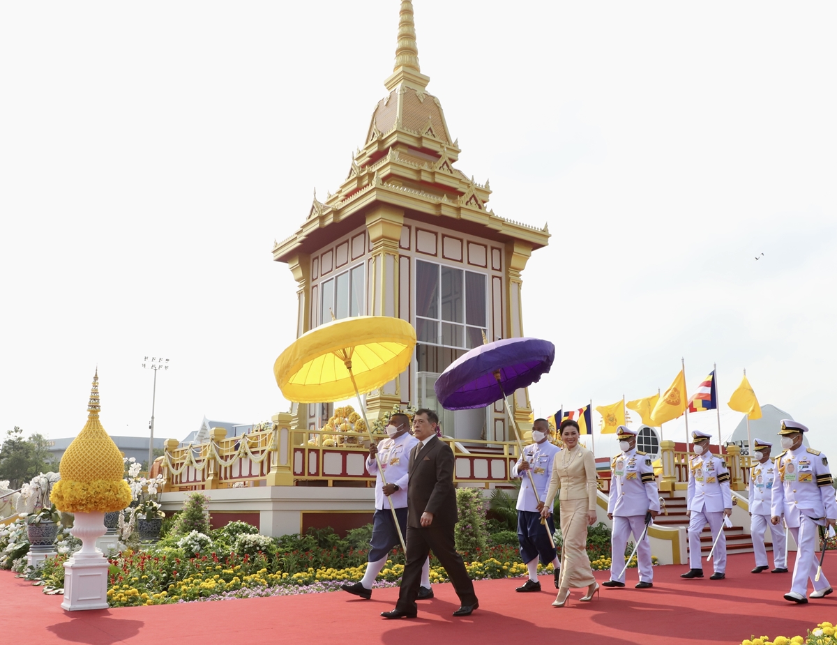 ในหลวง พระราชินี เสด็จฯ ทรงสักการะพระบรมสารีริกธาตุ พระอรหันตธาตุ