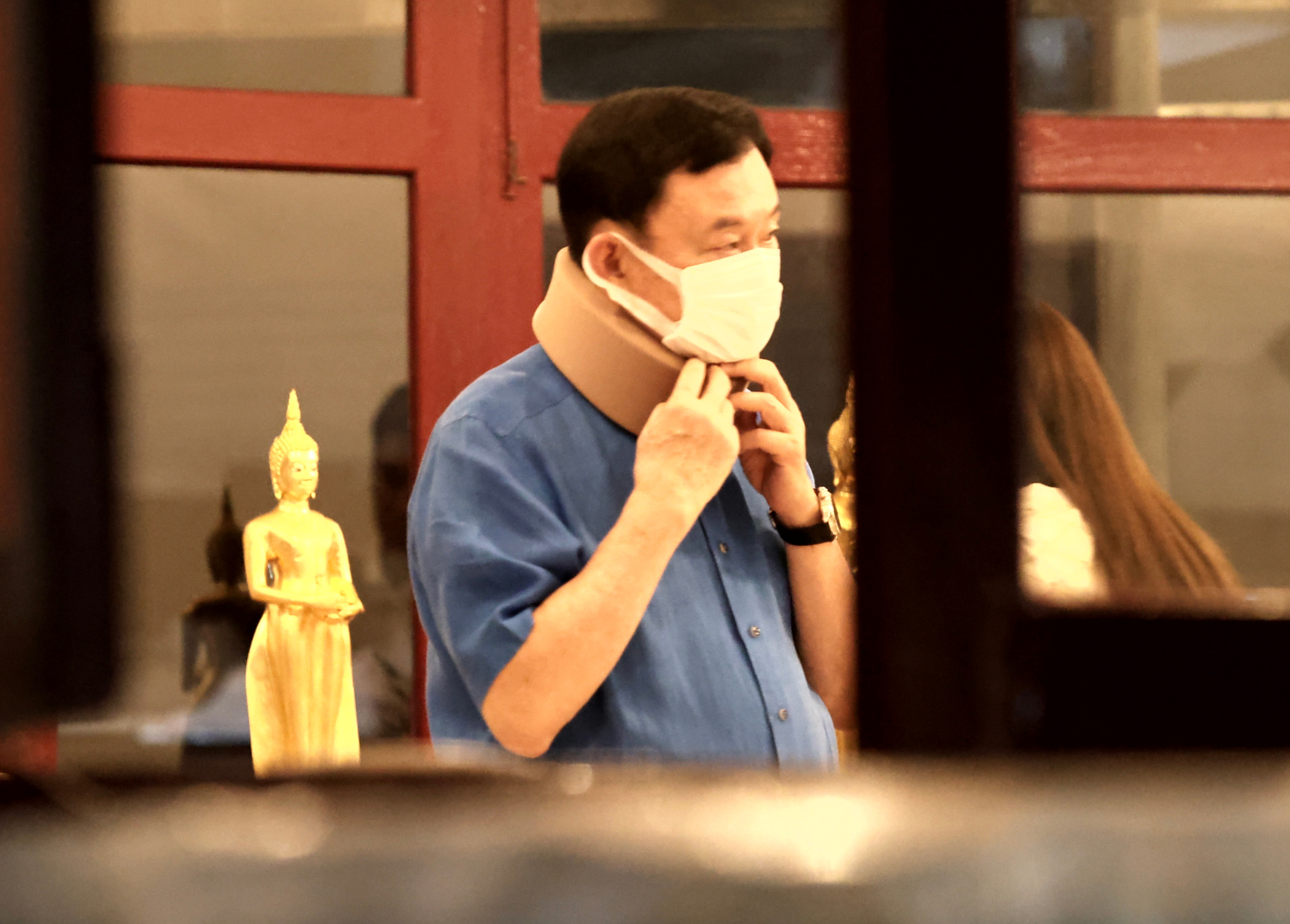 ทักษิณ ไหว้ศาลหลักเมือง ถือฤกษ์ 05.19 น. ก่อนบินขึ้นเชียงใหม่