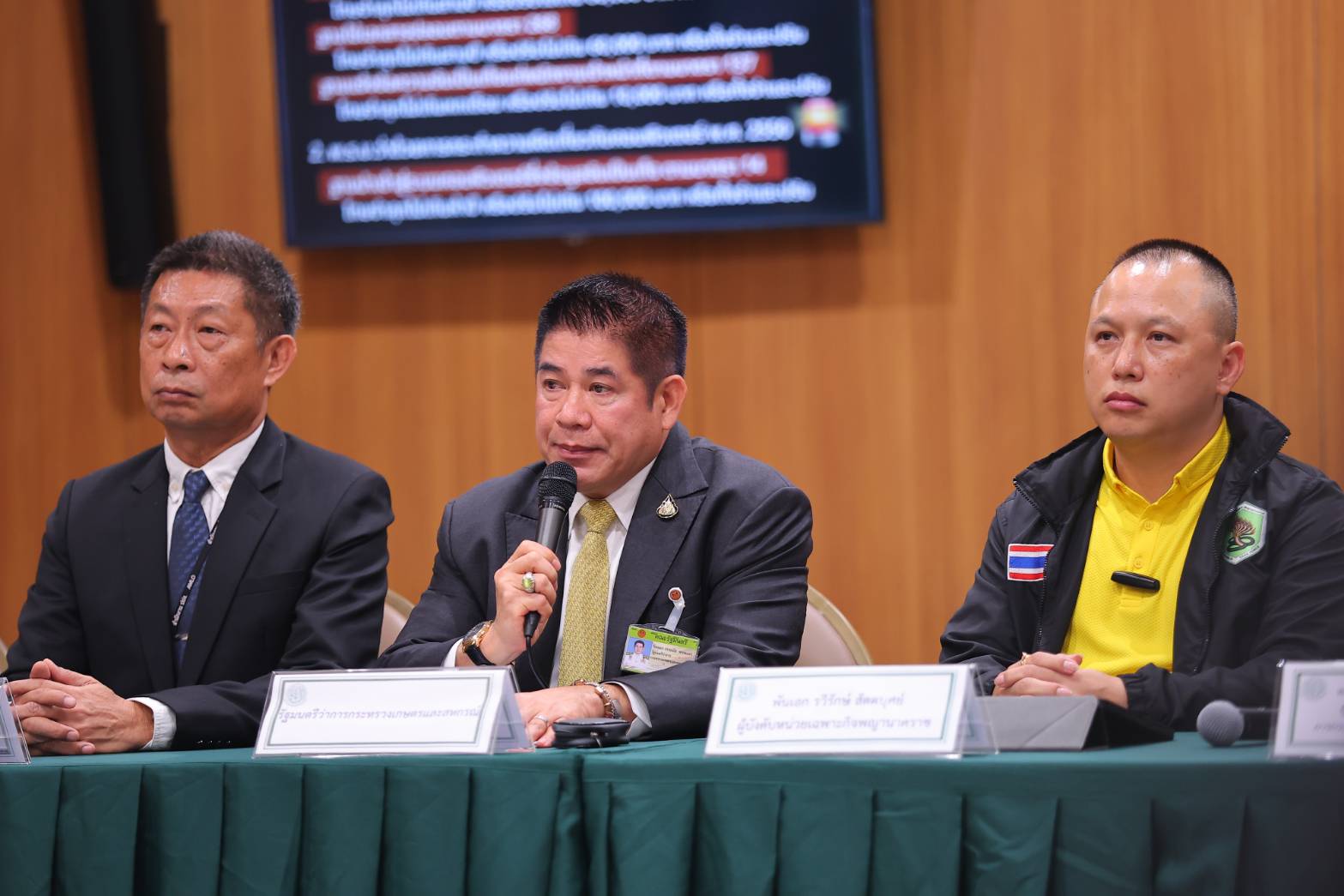 ‘พญานาคราช’ ผนึกสอบสวนกลาง ลุยดำเนินคดีนำเข้าหมูเถื่อน 220 ตู้ 1.4 พันล้าน