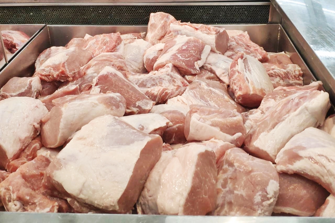 ผู้เลี้ยงหมู กัดฟันขาดทุนกิโลละ 20 บาท วอนรัฐแก้ปัญหาหมูเถื่อน