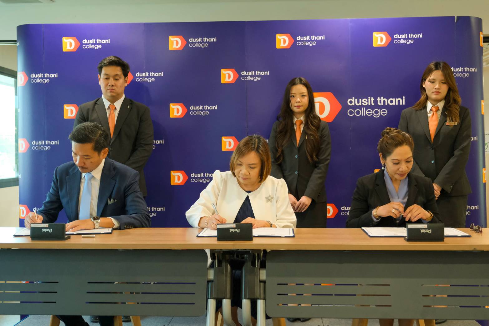 วิทยาลัยดุสิตธานี MOU องค์กรสากล พัฒนาทักษะด้านบริการนักศึกษา