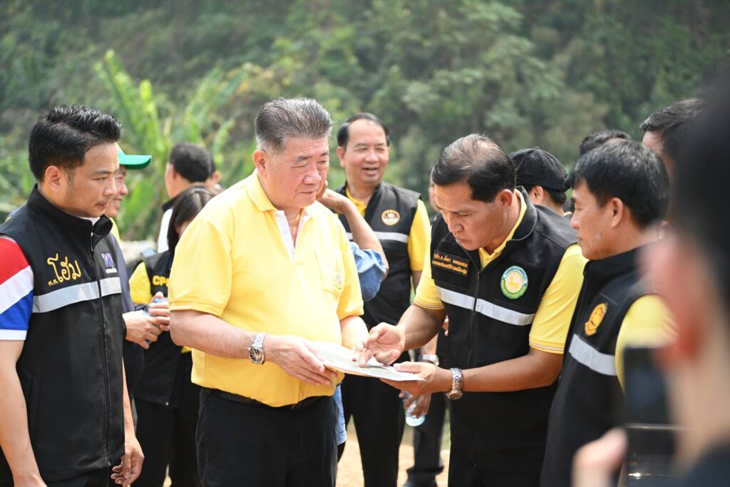 นายภูมิธรรม เวชยชัย