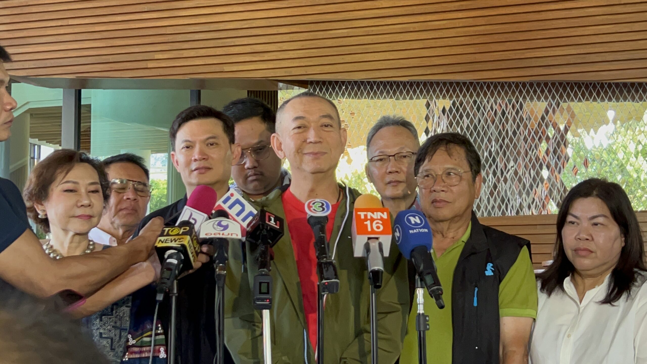 เฉลิมชัย การันตียี่ห้อประชาธิปัตย์ ซักฟอกรัฐบาลเต็มที่