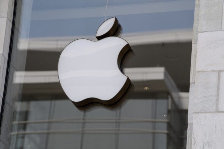 Apple Apple