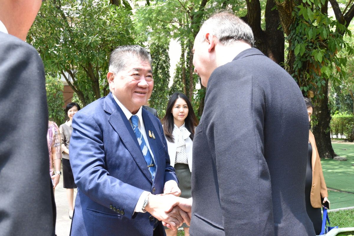 ภูมิธรรม พบทูตอังกฤษ ลุ้นเปิดเจรจา FTA ไทย-UK