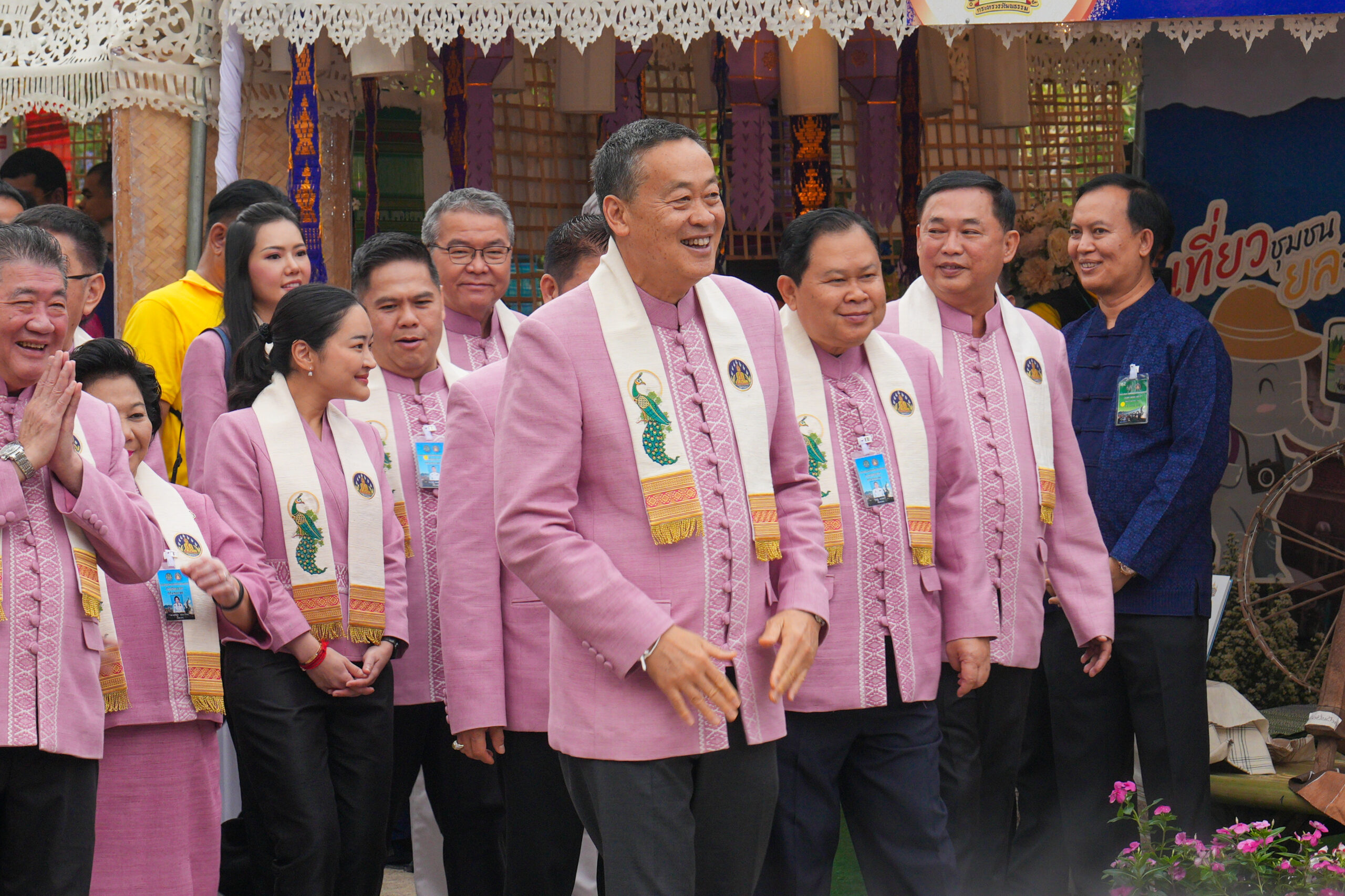 เศรษฐา ทวีสิน