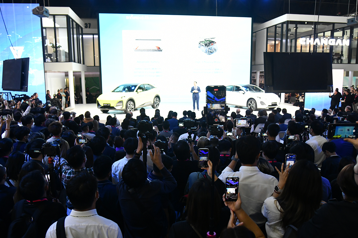 EV จีน ลุยชิงเค้กมอเตอร์โชว์ ฉางอานแจกฟรี ประกัน 4 ปี