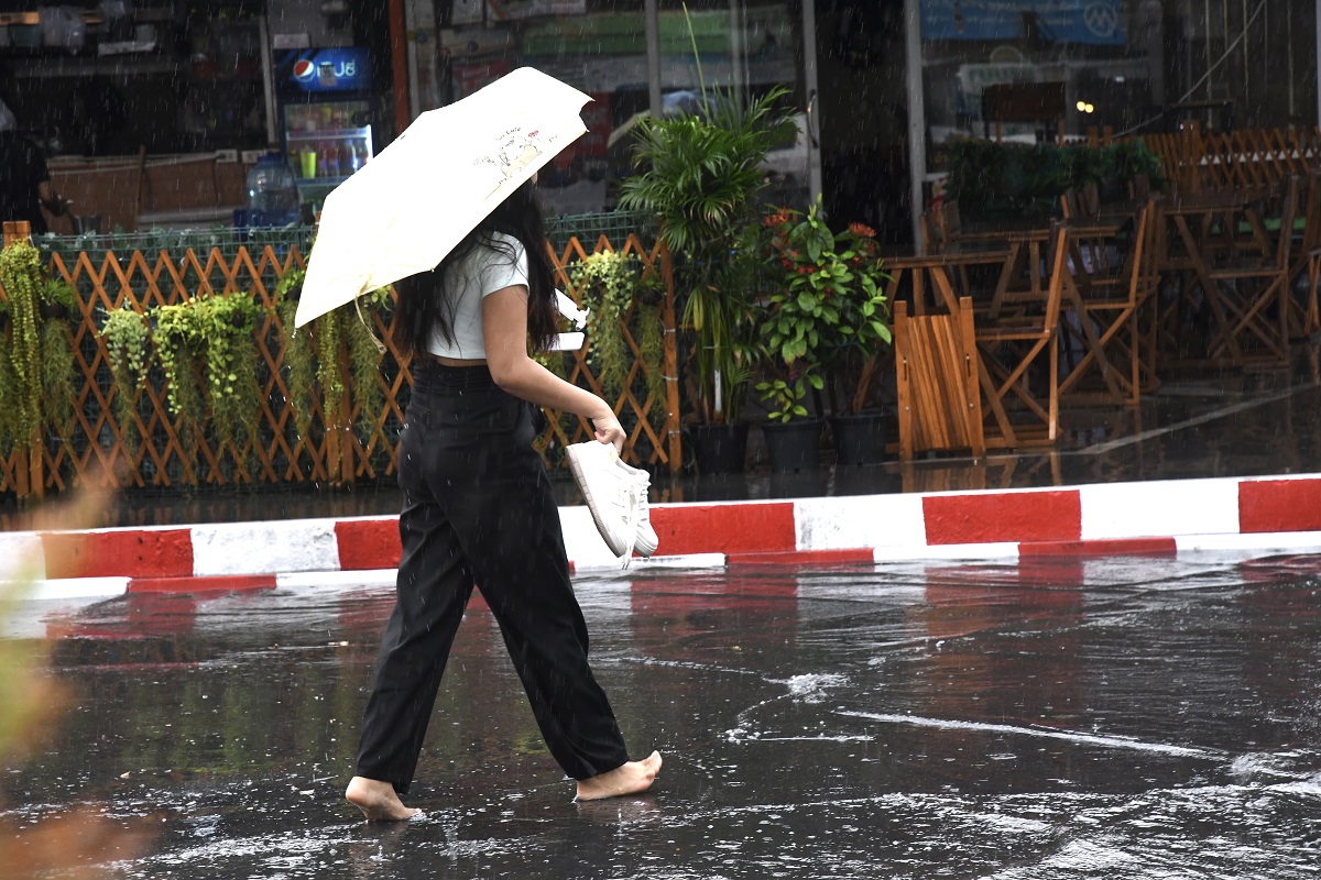กรมอุตุฯเตือน อากาศร้อน-ฟ้าหลัว ฝนลดลงเหลือ 10-30% ของพื้นที่