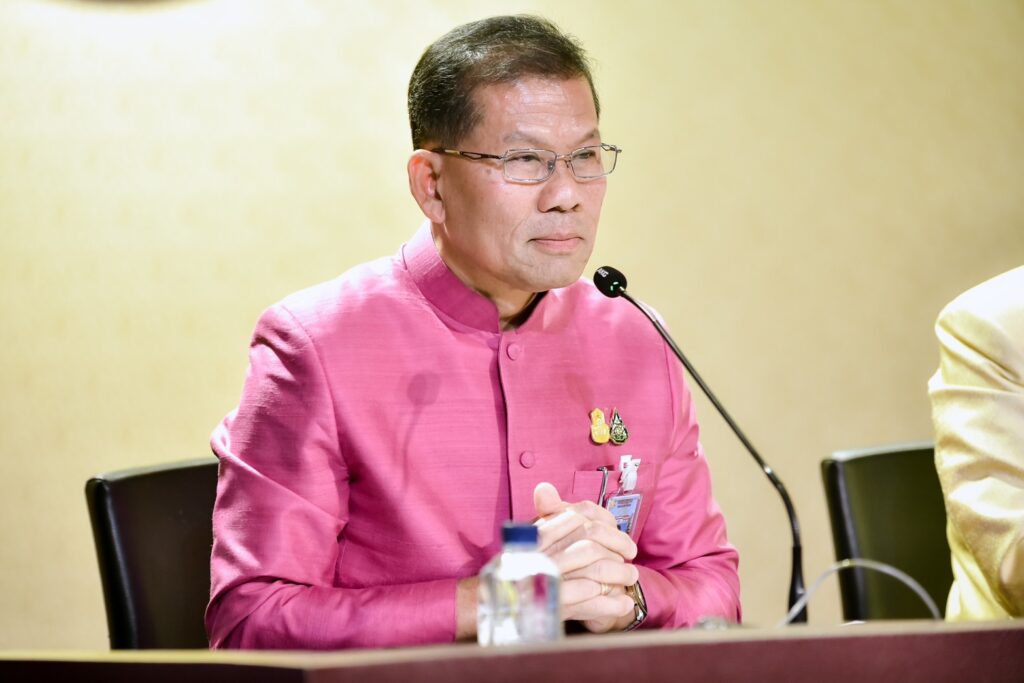 นายคารม พลพรกลาง