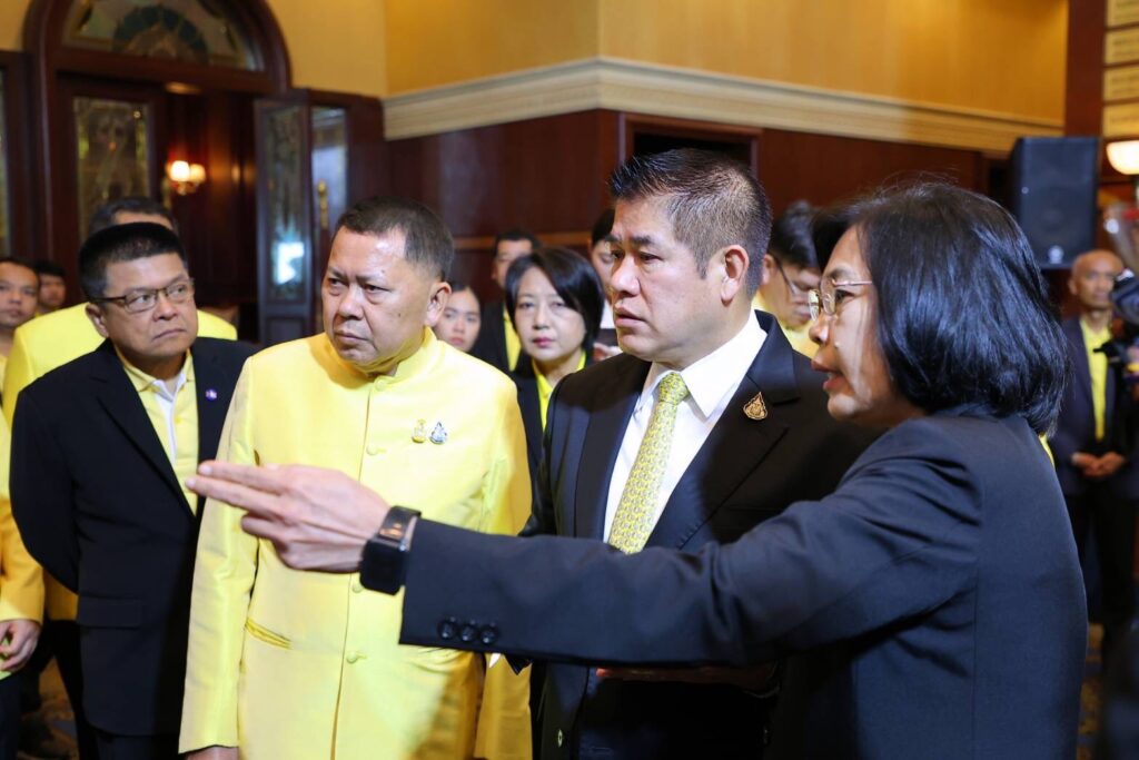 ร้อยเอก ธรรมนัส พรหมเผ่า