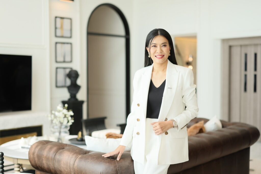 นางสาวพชร ประพันธ์วัฒนะ