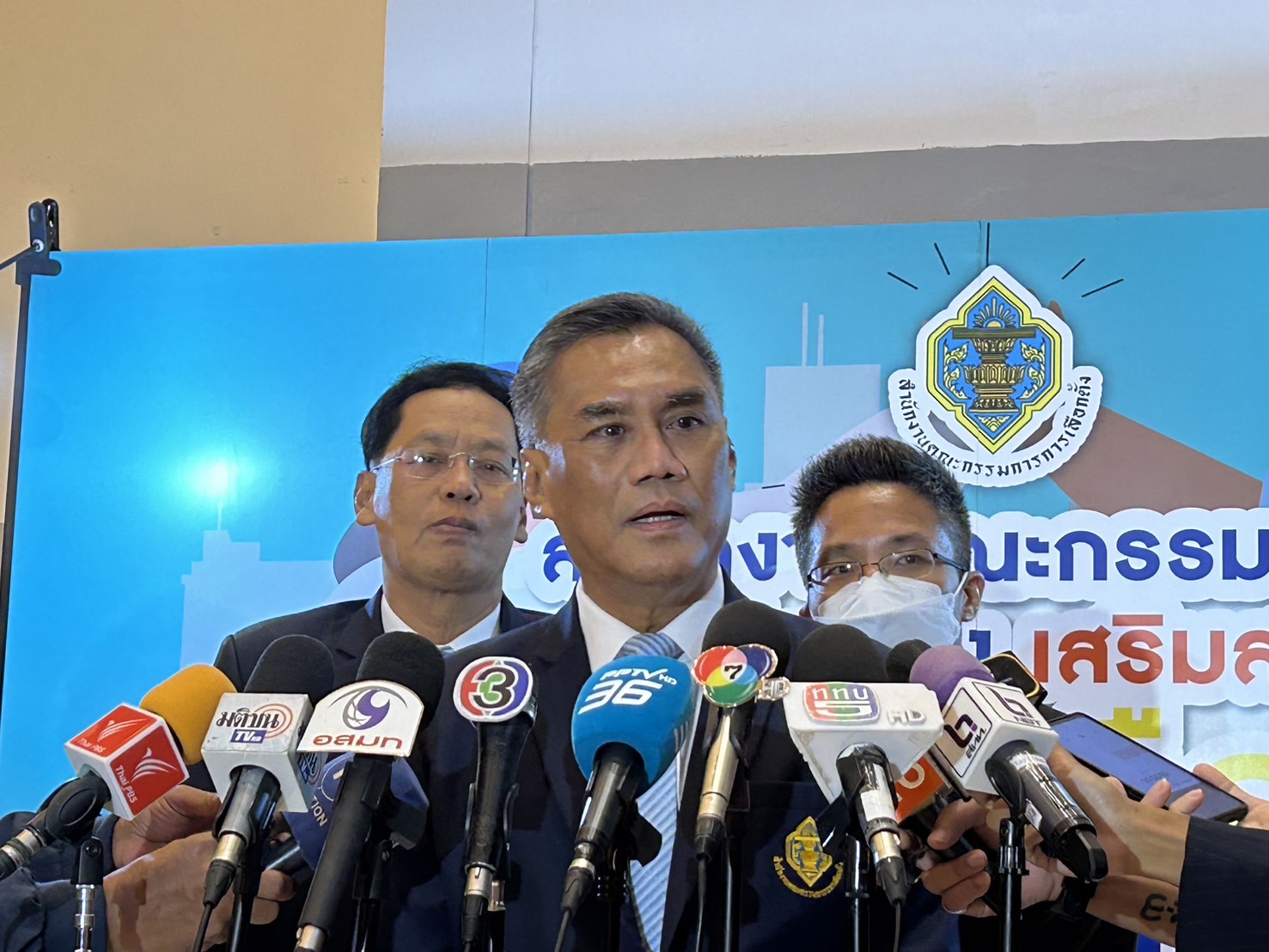 ประธาน กกต. แจงเหตุผลชงศาลรัฐธรรมนูญยุบ ก้าวไกล ไม่มีใบสั่ง
