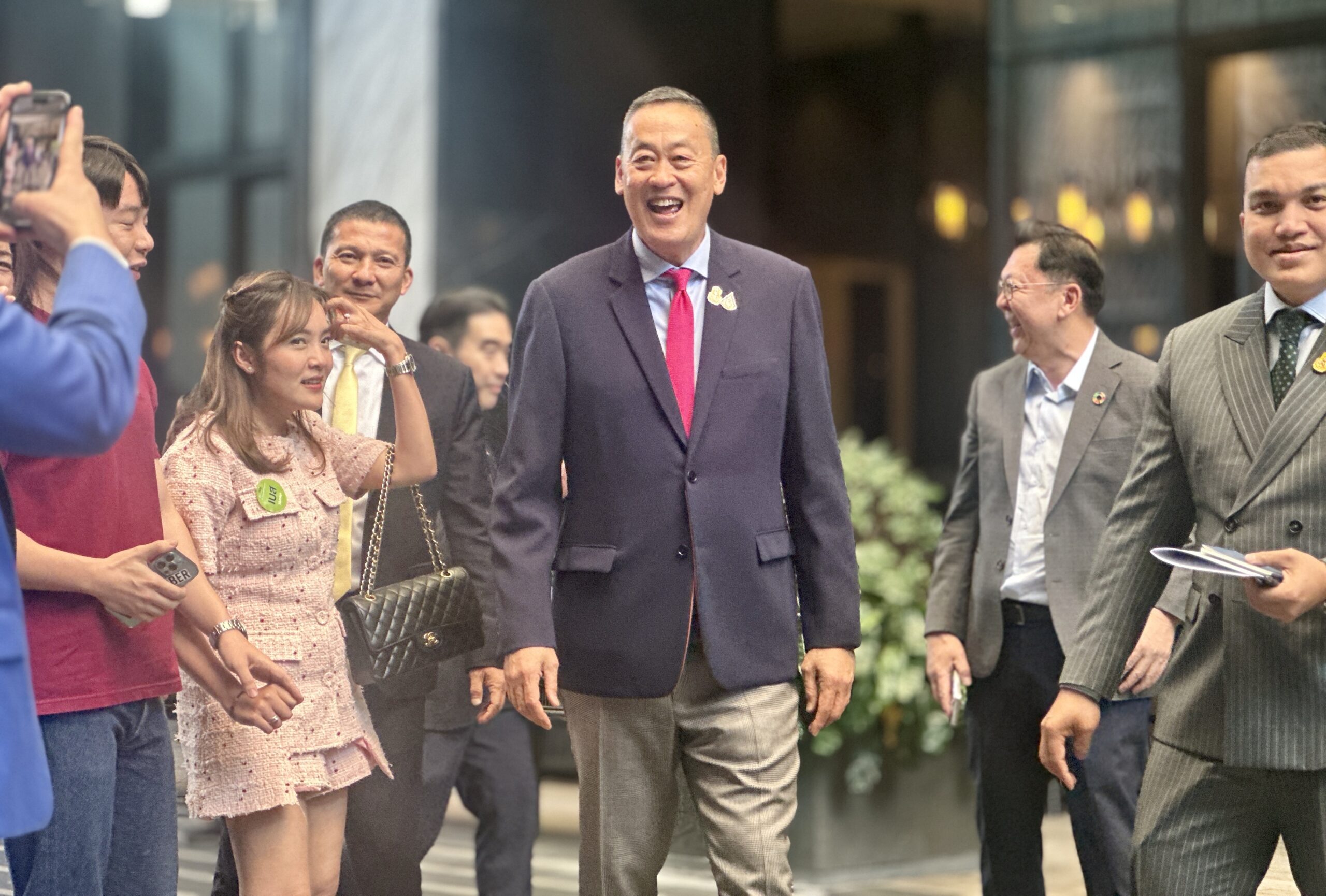 เศรษฐา แนะคนนั่งบนหอคอย ลงมาเปื้อนดินบ้าง พ้อ รมว.คลัง ไม่มีอำนาจลดดอกเบี้ย