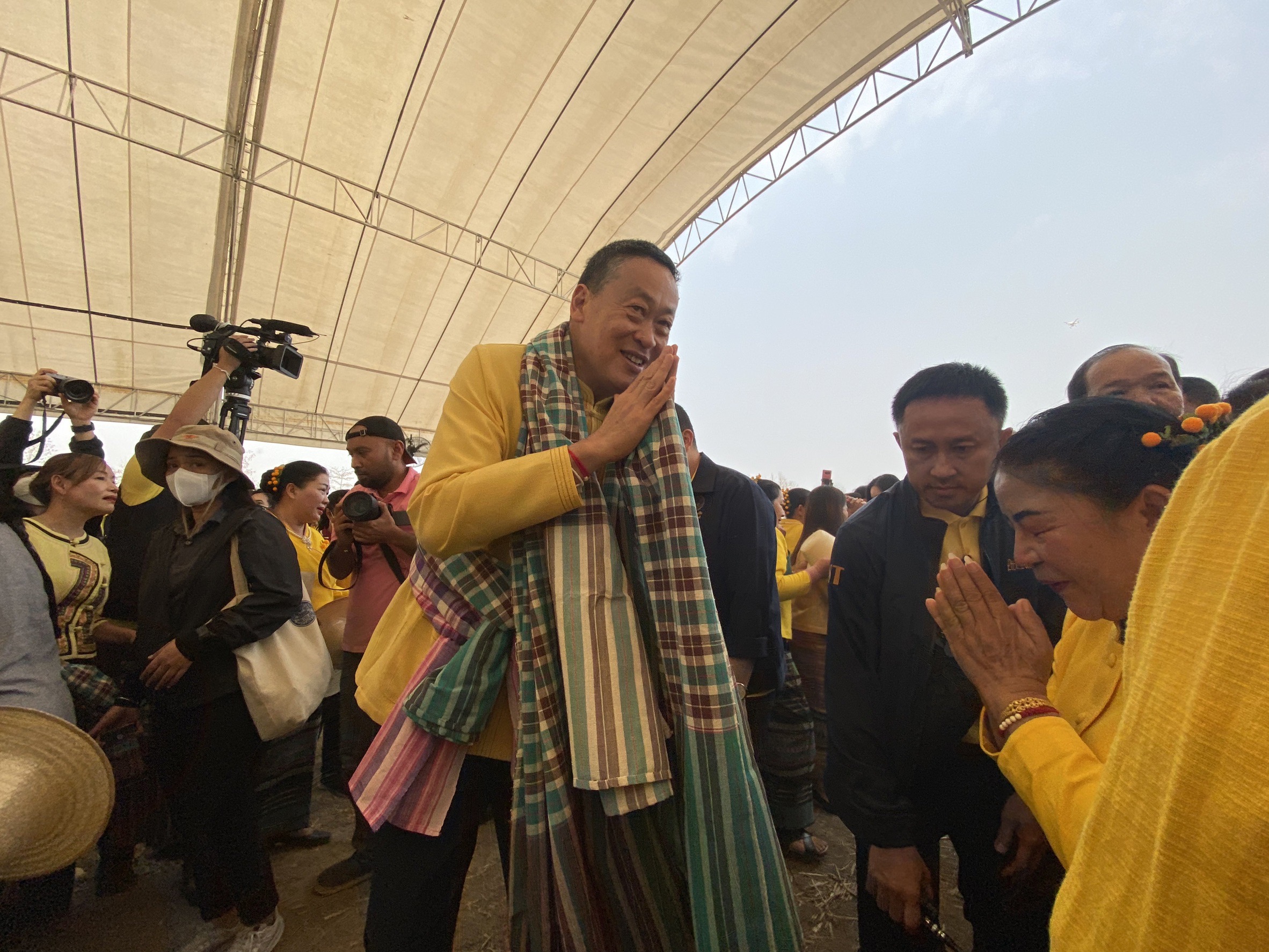 ครม.สัญจร เศรษฐานำทีมรัฐมนตรี ดูพื้นที่สร้างสนามบินพะเยา