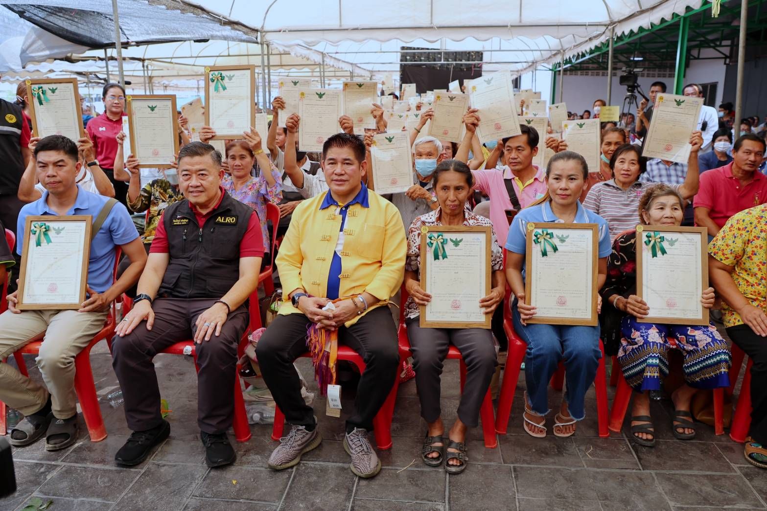 ‘ธรรมนัส’ ลงพะเยา มอบเงินสินเชื่อชะลอข้าวเปลือกนาปี ชาวนา 1.862 ล้าน