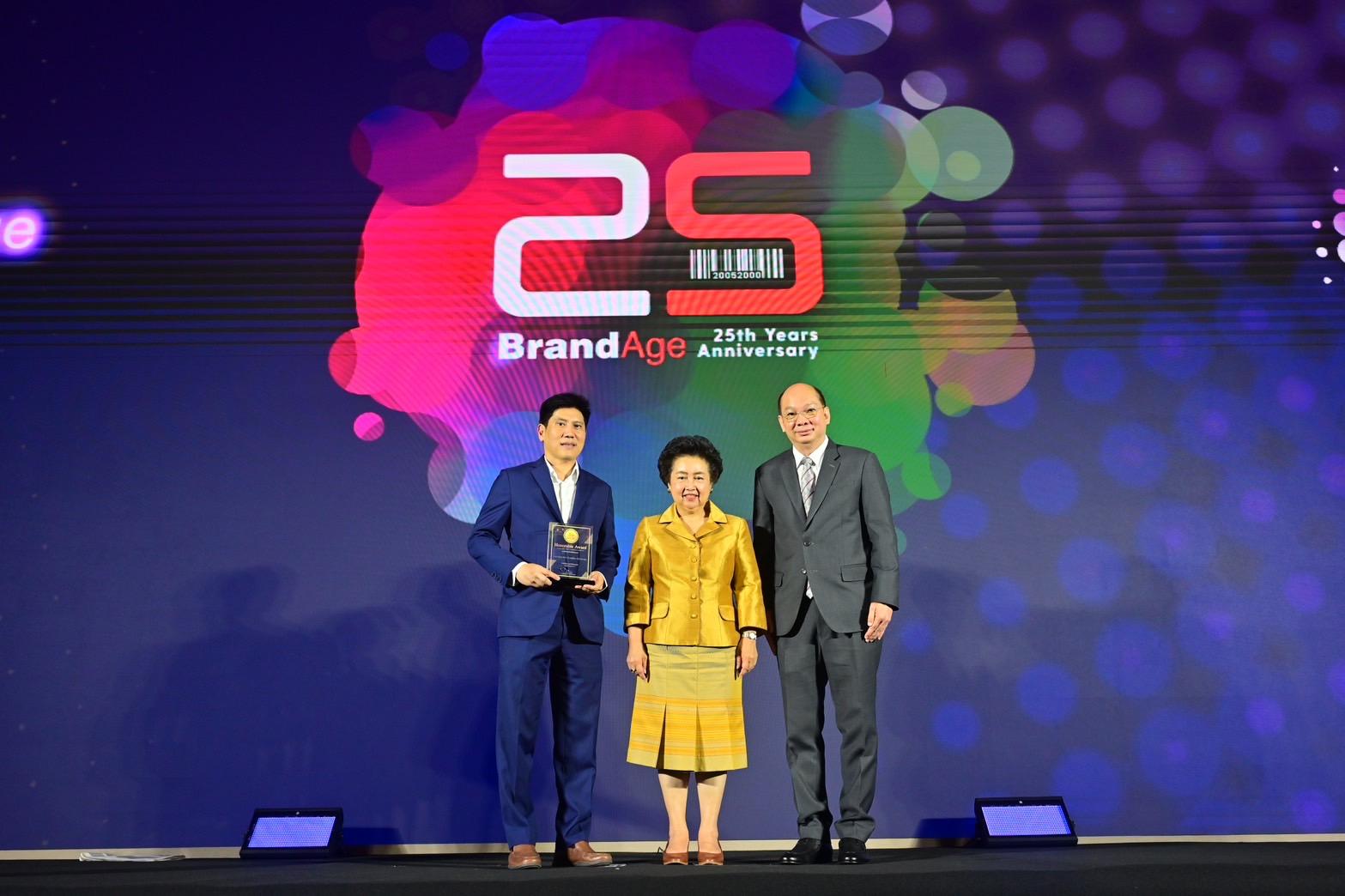 TOA ย้ำแชมป์สีเบอร์หนึ่ง คว้า 2 รางวัลใหญ่ 