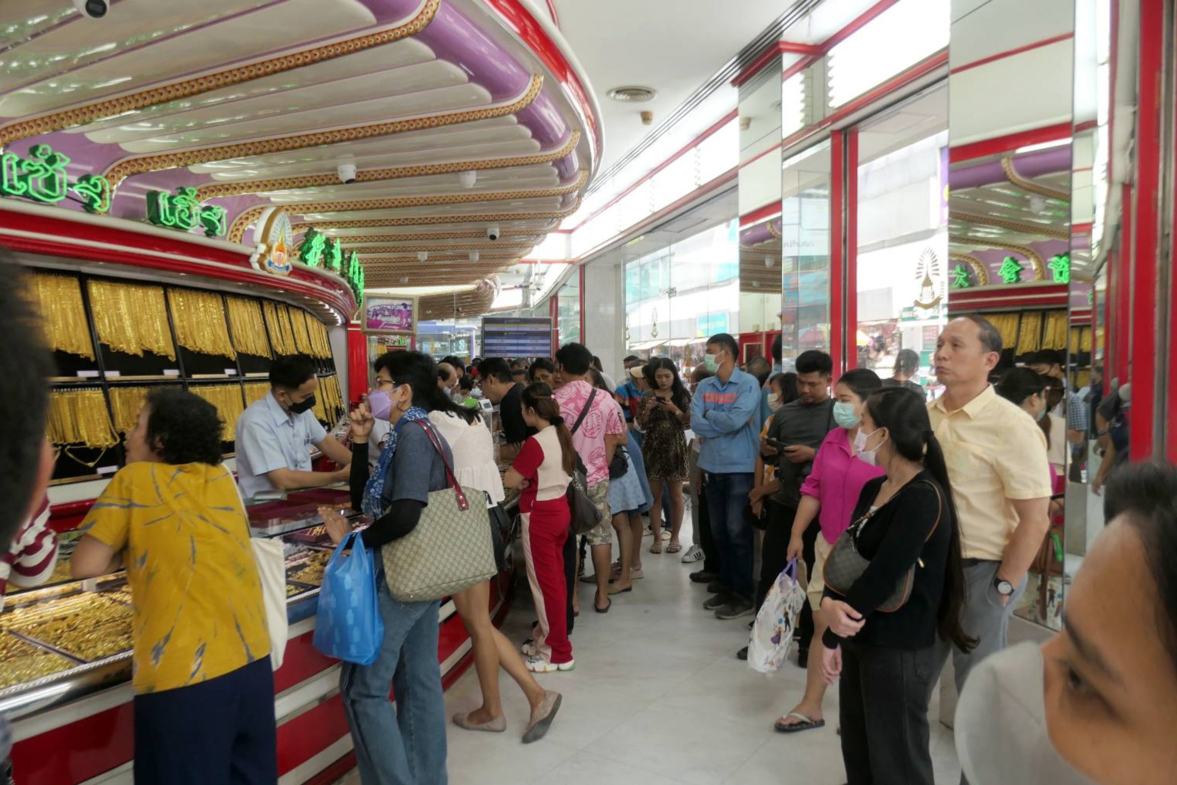ตื่นทองแพง แห่ซื้อเก็งกำไร มั่นใจราคาทะลุ 38,000 บาท