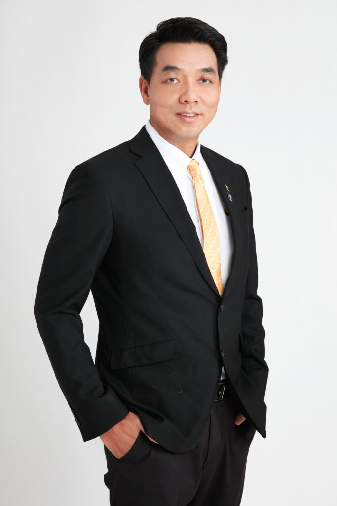 นายประพันธ์ เจริญประวัติ