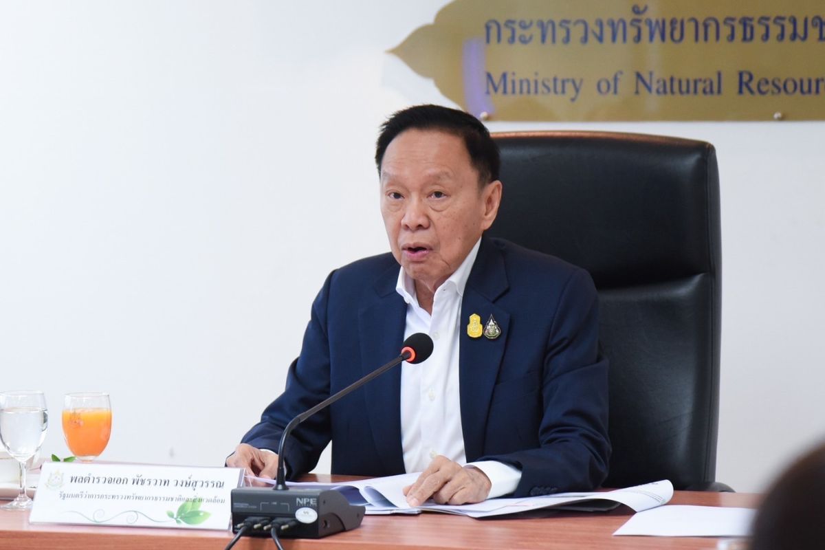 พัชรวาท ถกเร่งรัดใช้งบฯแก้ไฟป่า-PM 2.5 ย้ำต้องโปร่งใส ตรวจสอบได้