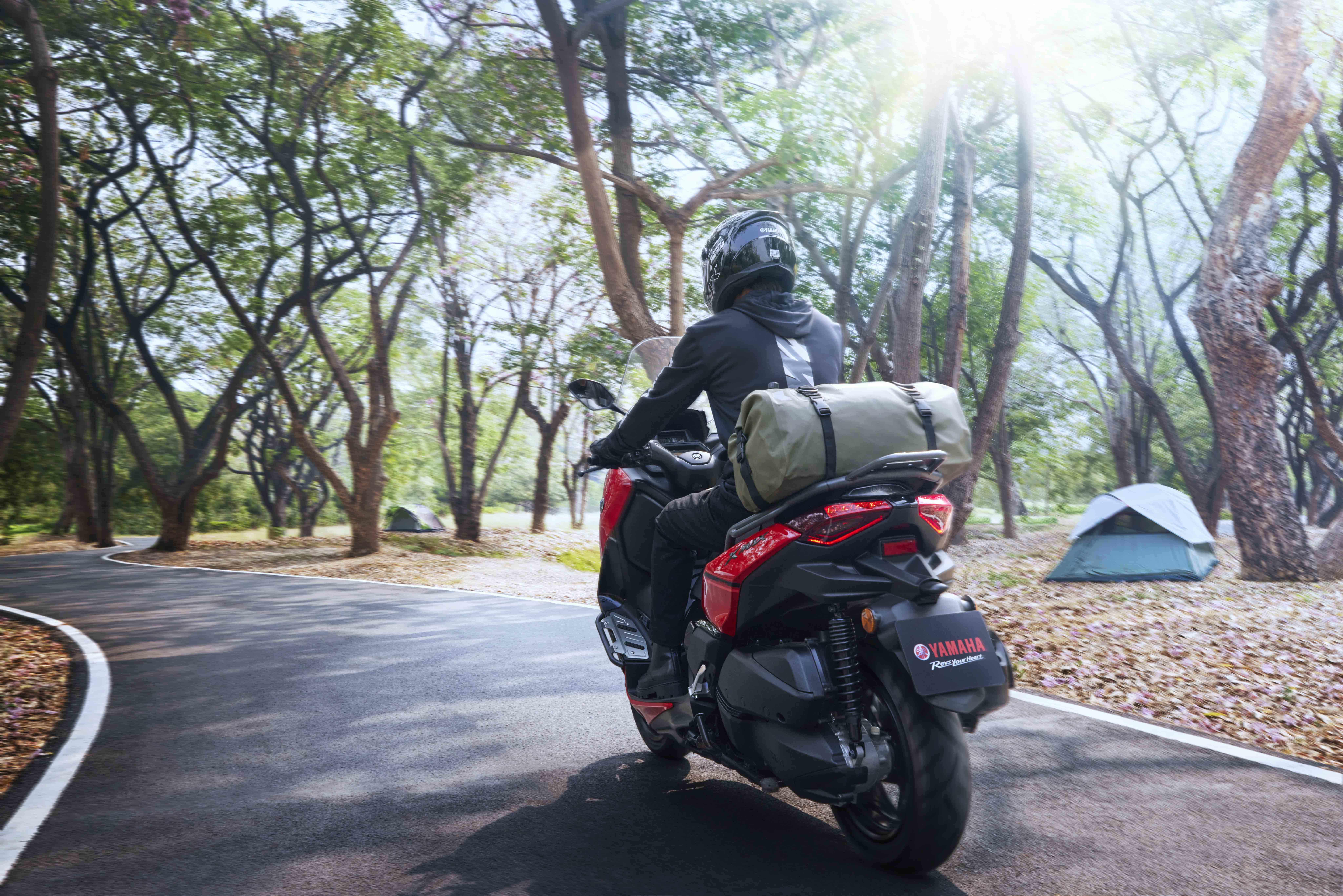  ยามาฮ่า XMAX CONNECTED พรีเมี่ยมสปอร์ตออโตเมติก