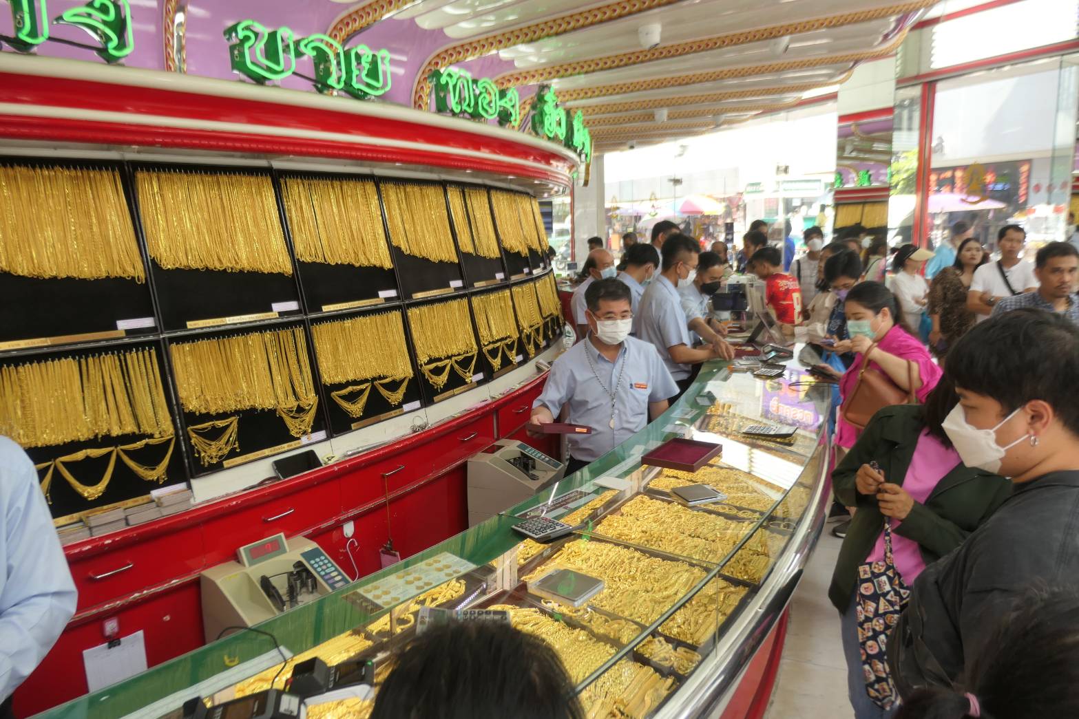 ราคาทองวันนี้ (4 เม.ย. 67) พุ่งขึ้น 300 บาท ทองรูปพรรณ 40,350 บาท