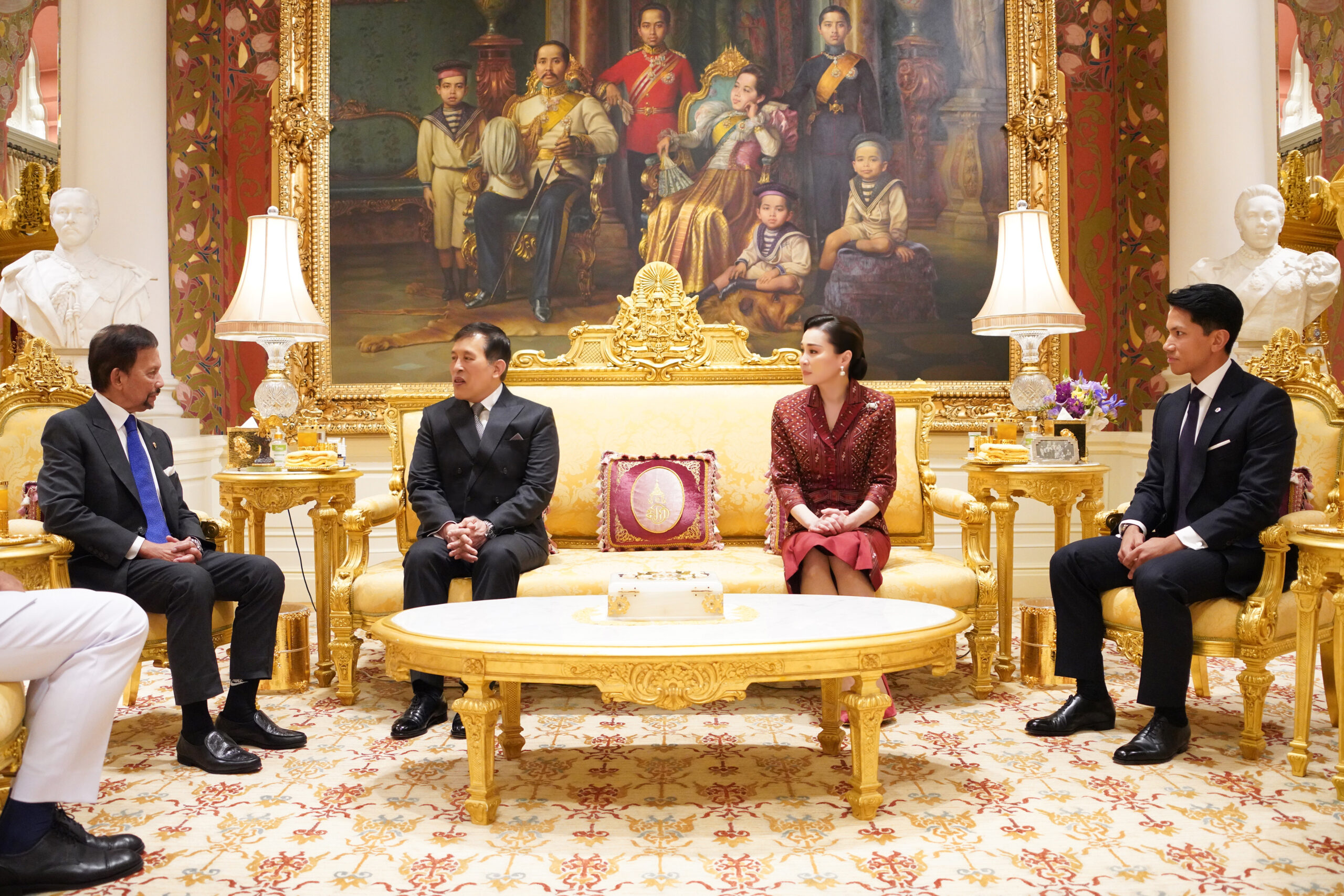 ในหลวง พระราชินี ทรงรับสมเด็จพระราชาธิบดีบรูไน และเจ้าชายอับดุล