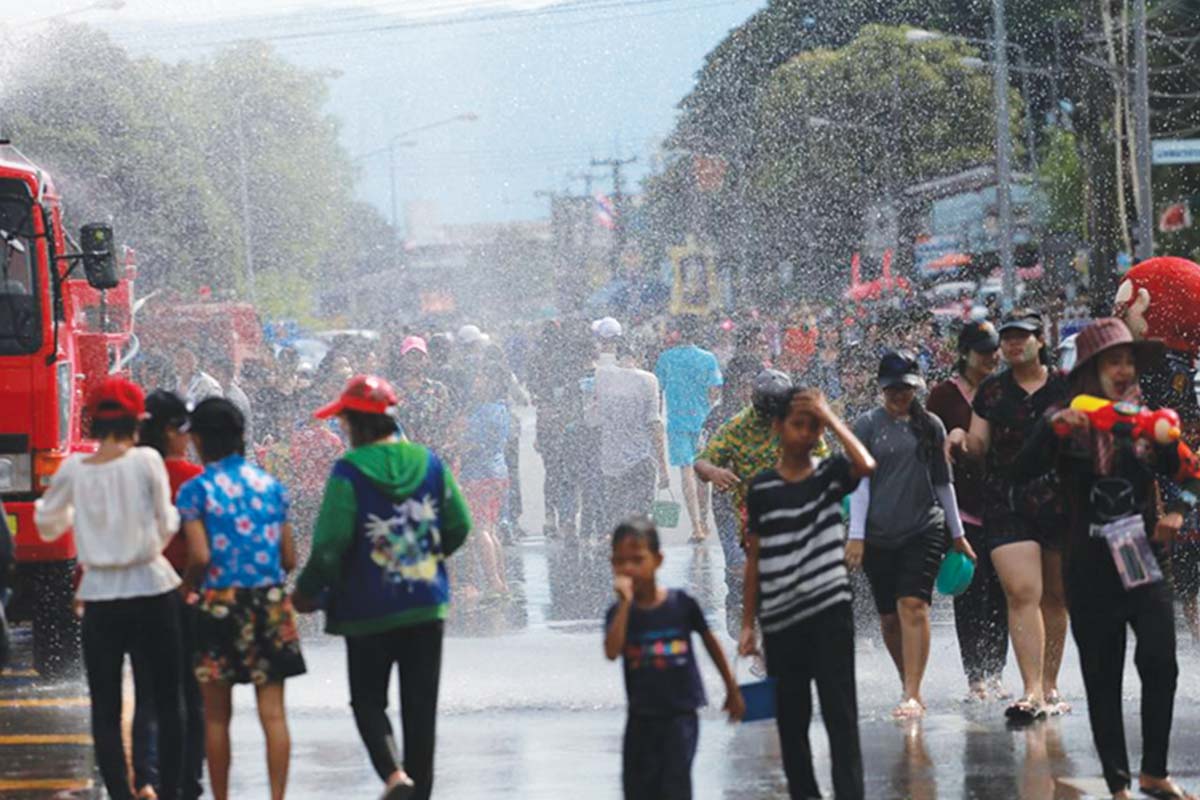 “เกาะช้าง” ชวนเล่นน้ำ “สงกรานต์วันไหล” เที่ยวกินอาหารถิ่นเมืองตราด
