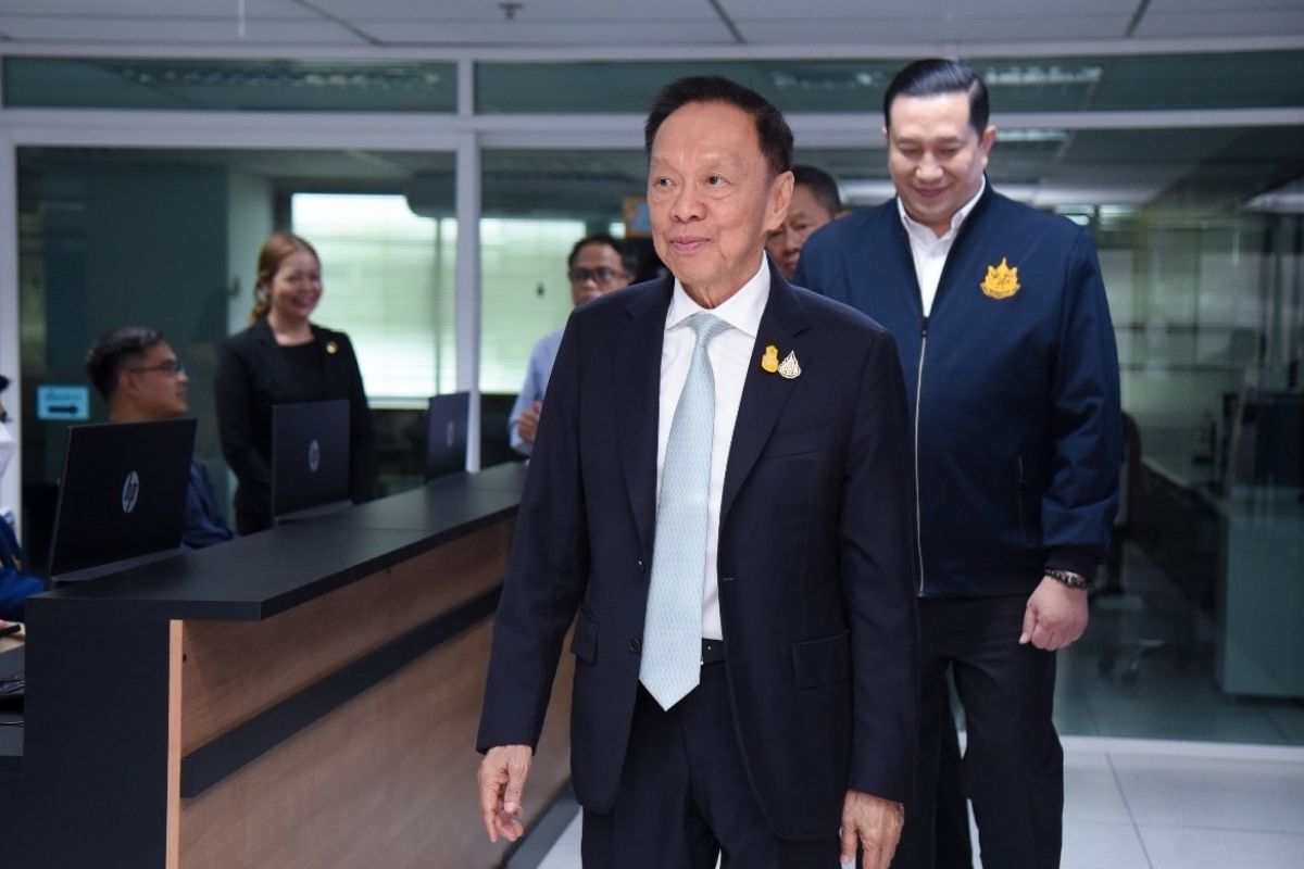 พัชรวาท สั่งเกาะติดเหตุเพลิงไหม้โกดังบ้านค่าย ระยอง
