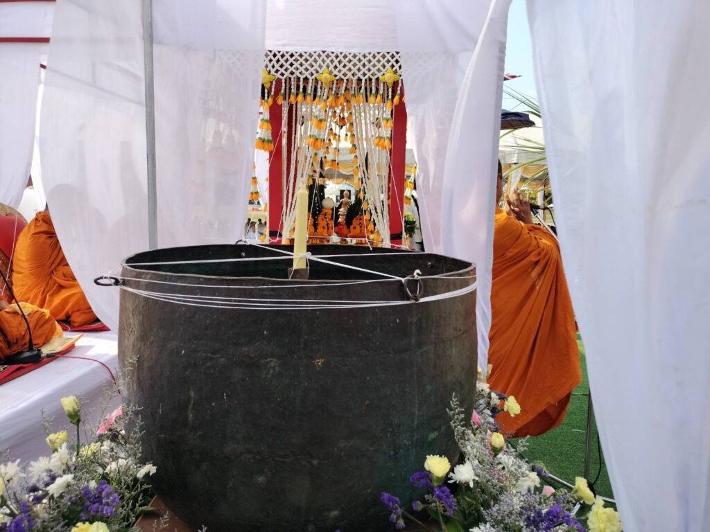 พุทธาภิเษกน้ำศักดิ์สิทธิ์