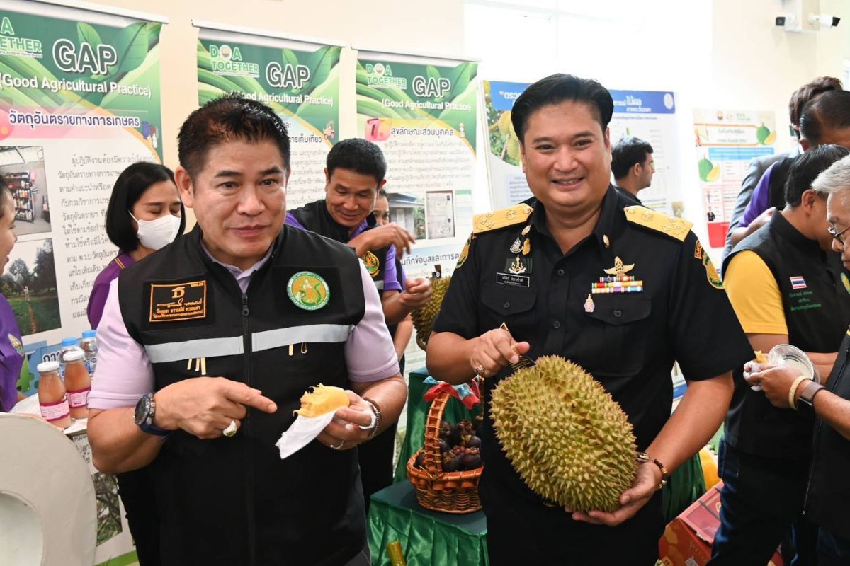 ธรรมนัส ลงพื้นที่จันทบุรี ดันส่งออกทุเรียนปี 67 ทะลุ 130,000 ล้านบาท
