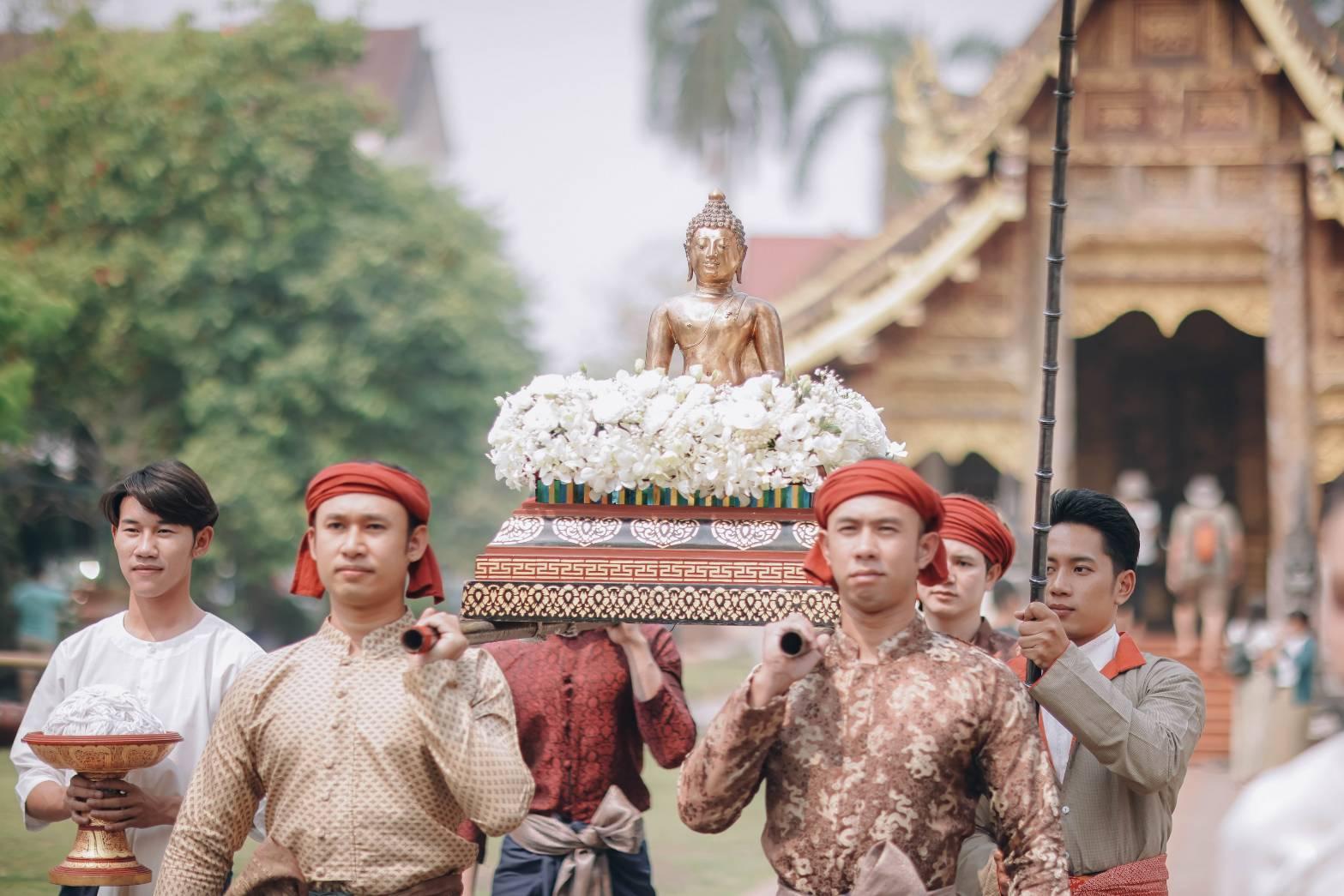 ไอคอนสยาม อัญเชิญพระพุทธสิหิงค์จำลอง วัดพระสิงห์วรมหาวิหาร