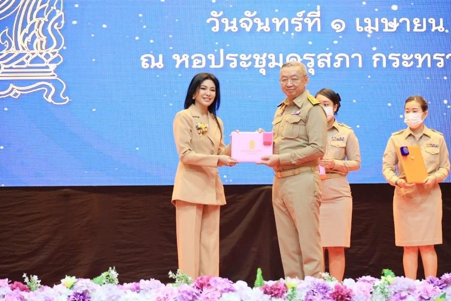 AIA ได้รับรางวัลผู้ทำคุณประโยชน์ให้แก่กระทรวงศึกษาธิการ ประจำปี 2567