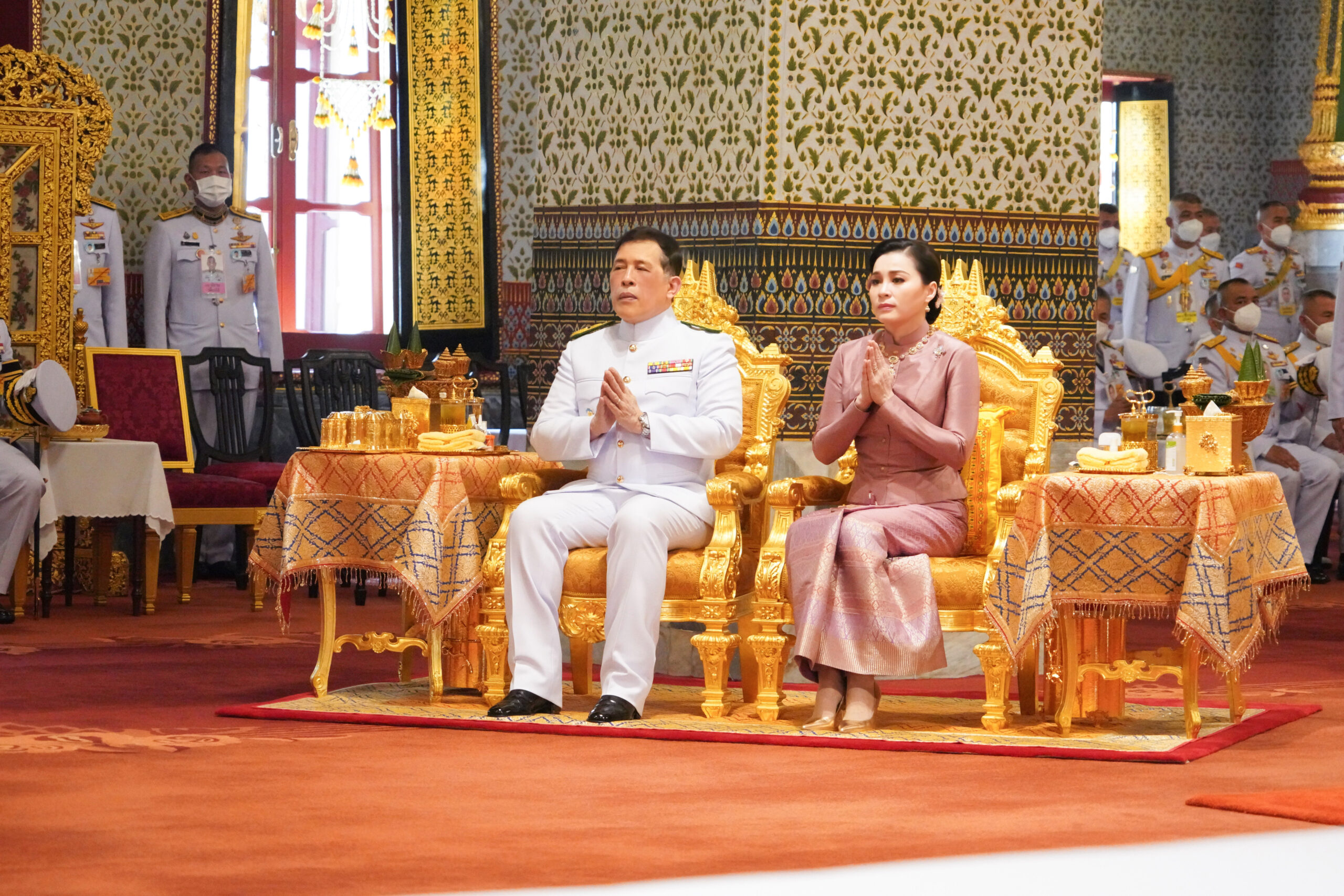 ในหลวง พระราชินี ทรงบำเพ็ญพระราชกุศลพระราชพิธีสงกรานต์
