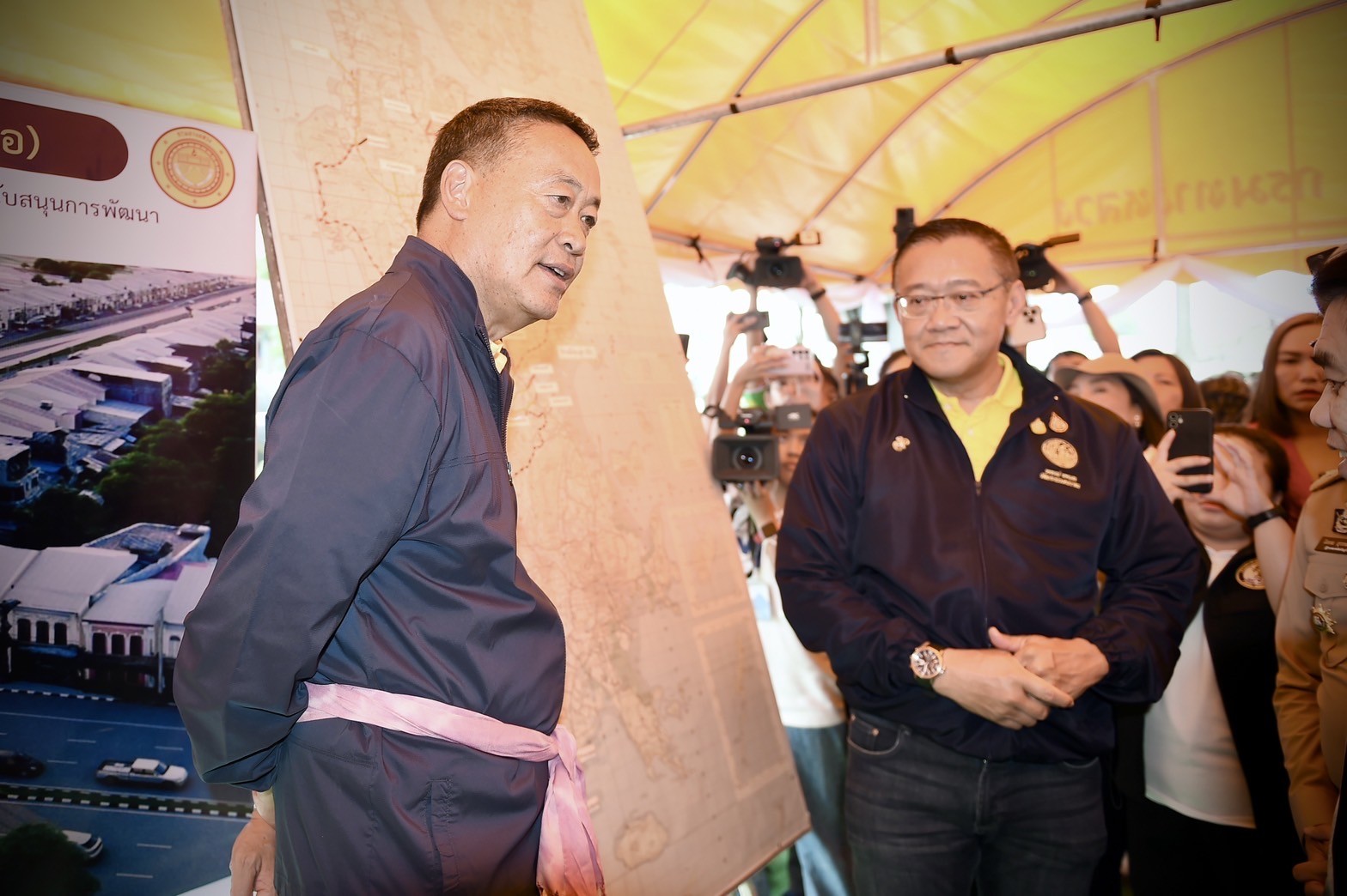 เศรษฐา ทวีสิน