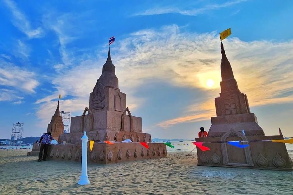 ชวนสาดน้ำ “งานวันไหลพัทยา” 18-20 เม.ย.นี้ ชมเจดีย์ทรายสูงที่สุดในโลก ชายหาดพัทยากลาง