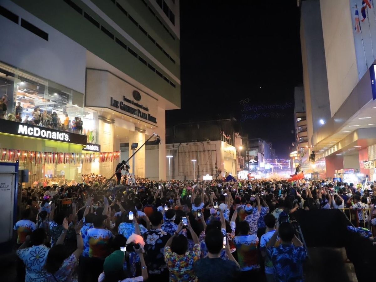 หาดใหญ่แตก นักท่องเที่ยวนับแสนแห่เล่นสงกรานต์ ยอดจองที่พัก 30,000 ห้องเต็มเอี้ยด