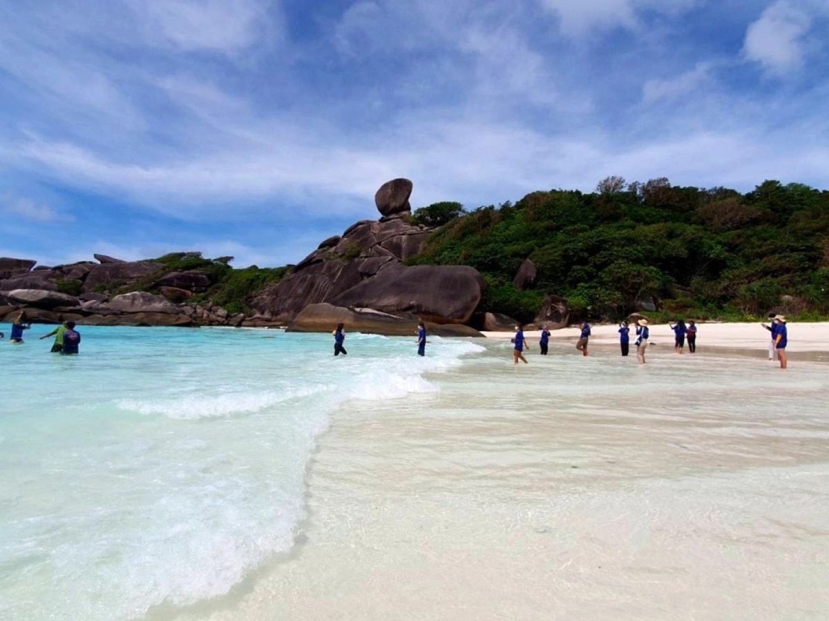 เกาะสิมิลัน พร้อมดูแลความปลอดภัย วอนนักท่องเที่ยวเชื่อฟังคำเตือนของเจ้าหน้าที่