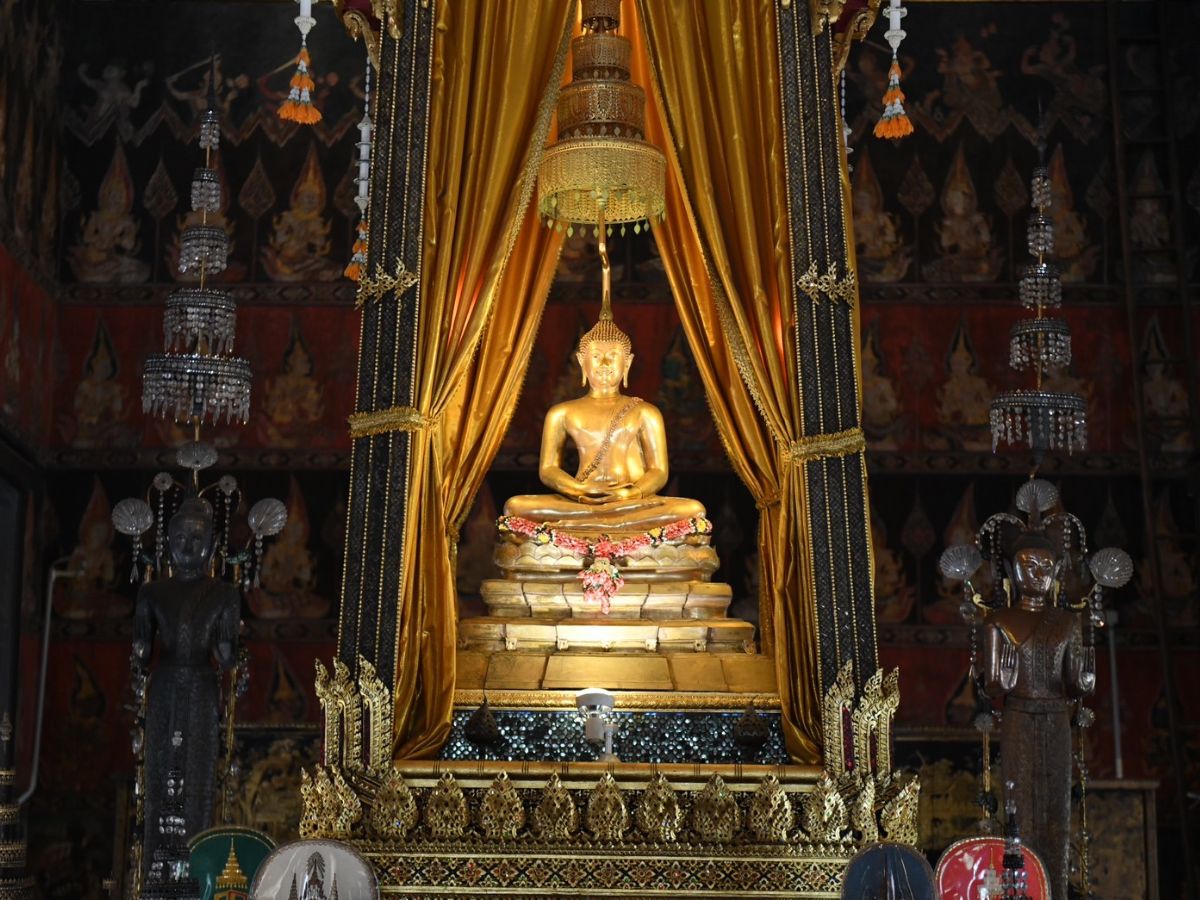 อัญเชิญพระพุทธสิหิงค์ ประดิษฐานลานคนเมือง ให้ประชาชนร่วมสรงน้ำ
