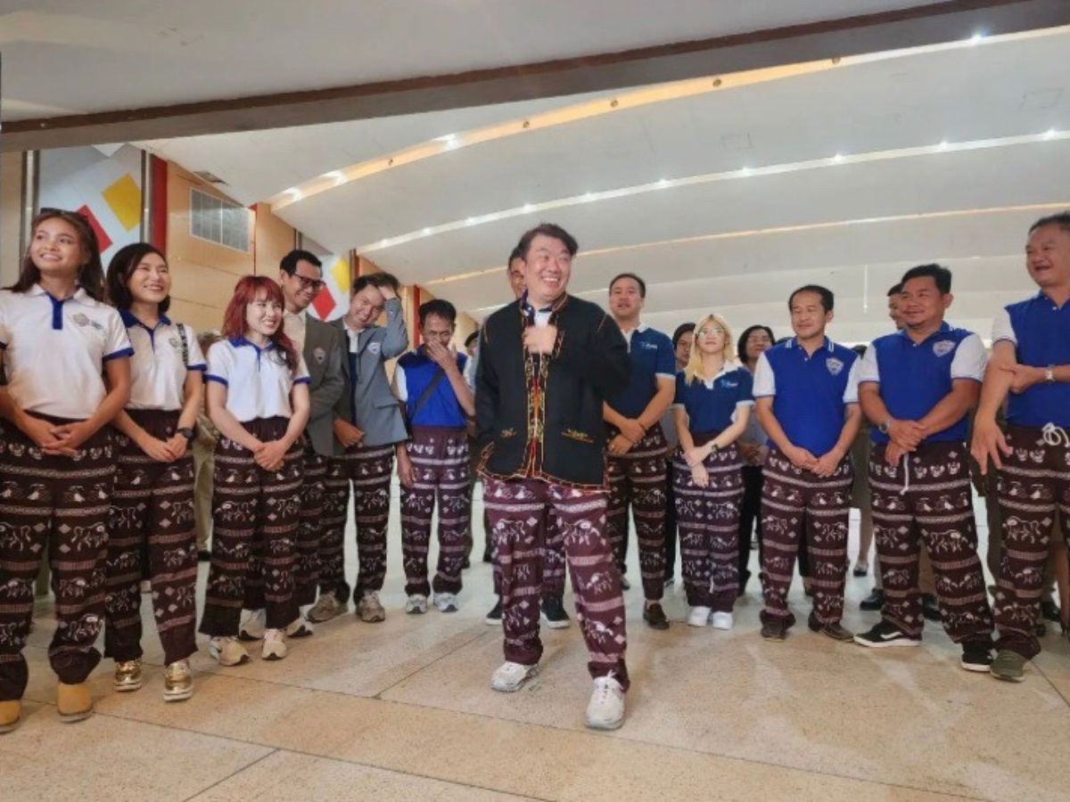 กางเกง “ลายกูปรีพลัส” ศรีสะเกษ ยอดจองถล่ม 5,000 ตัว รายได้ช่วยเหลือกลุ่มเปราะบาง