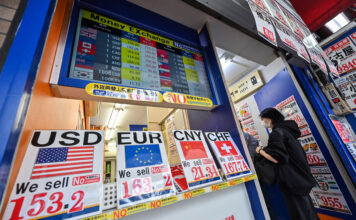 JAPAN-ECONOMY-FOREX