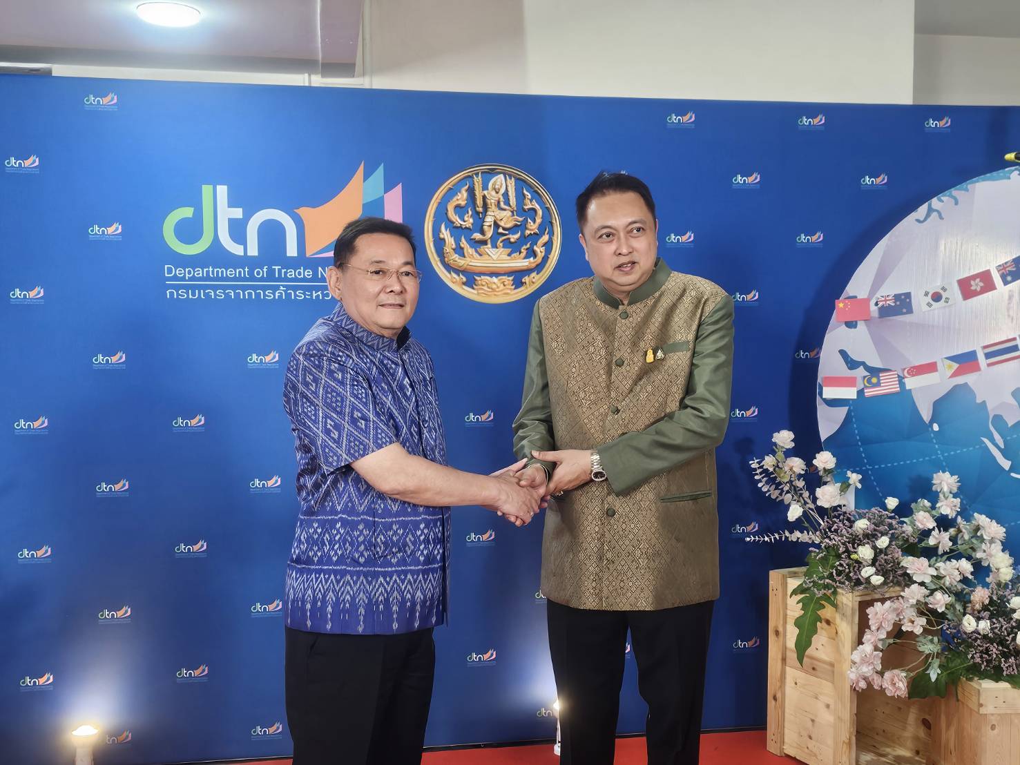 3 รัฐมนตรีพาณิชย์ แบ่งงานใหม่ราบรื่น “นภินทร-สุชาติ” รับไปคนละ 3 หน่วยงาน