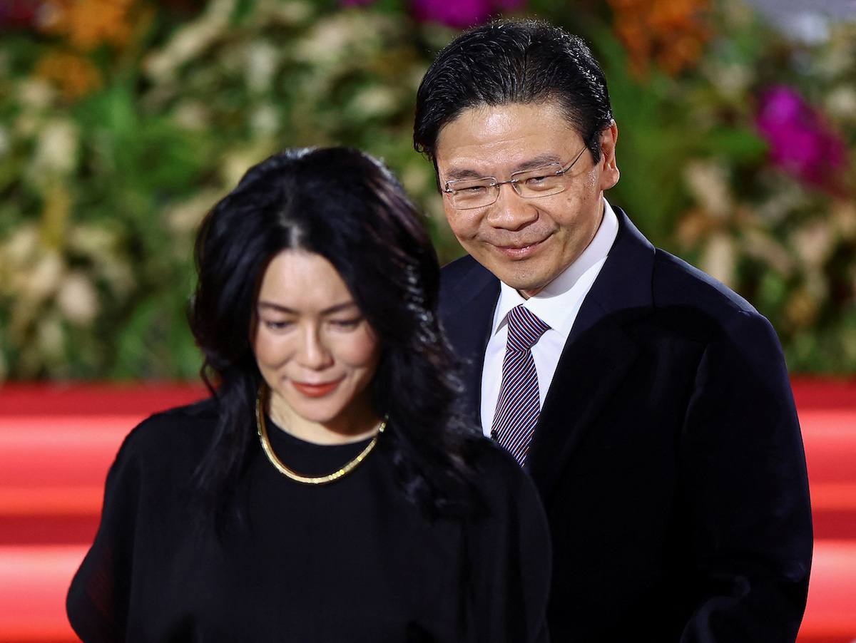 ลอว์เรนซ์ หว่อง และภรรยา 