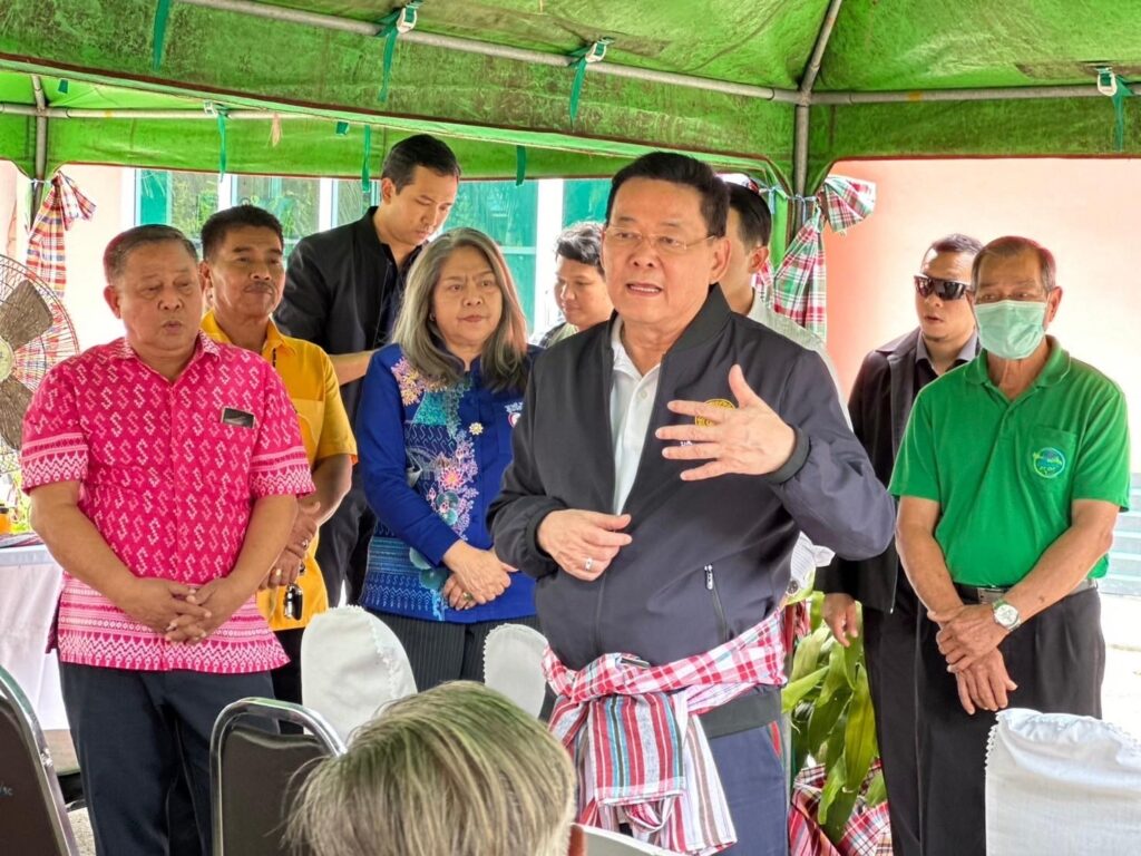 นายนภินทร ศรีสรรพางค์